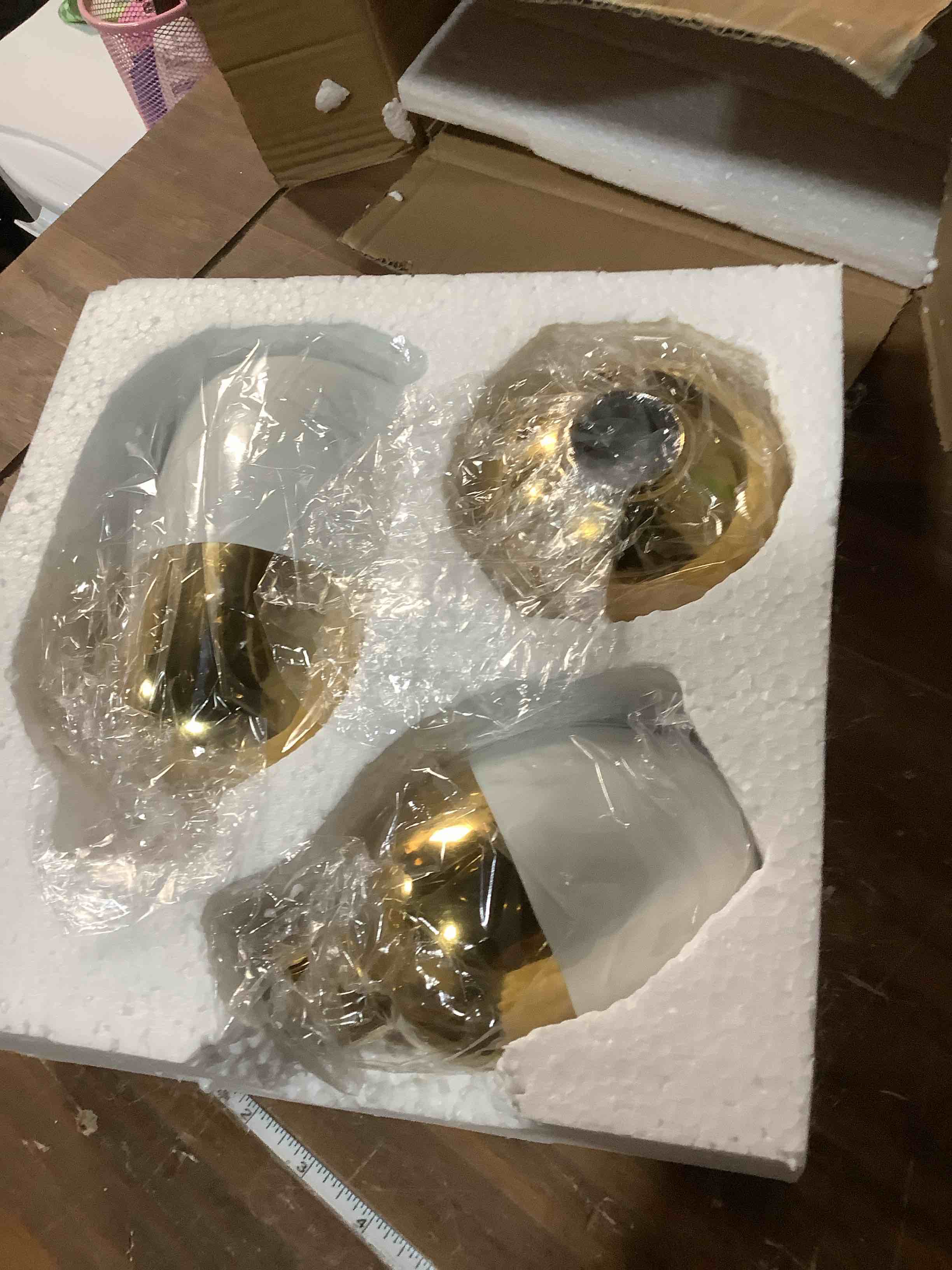 Condition photo showing Good Condition for White and Gold Ceramic Flower Vase Set of 3,Glossy Gold Modern Round Decorative Vases for Pampas Grass Home Decor,Bedroom,Office,Living Room,Bookshelf,Wedding,Bathroom Table Centerpiece (White)