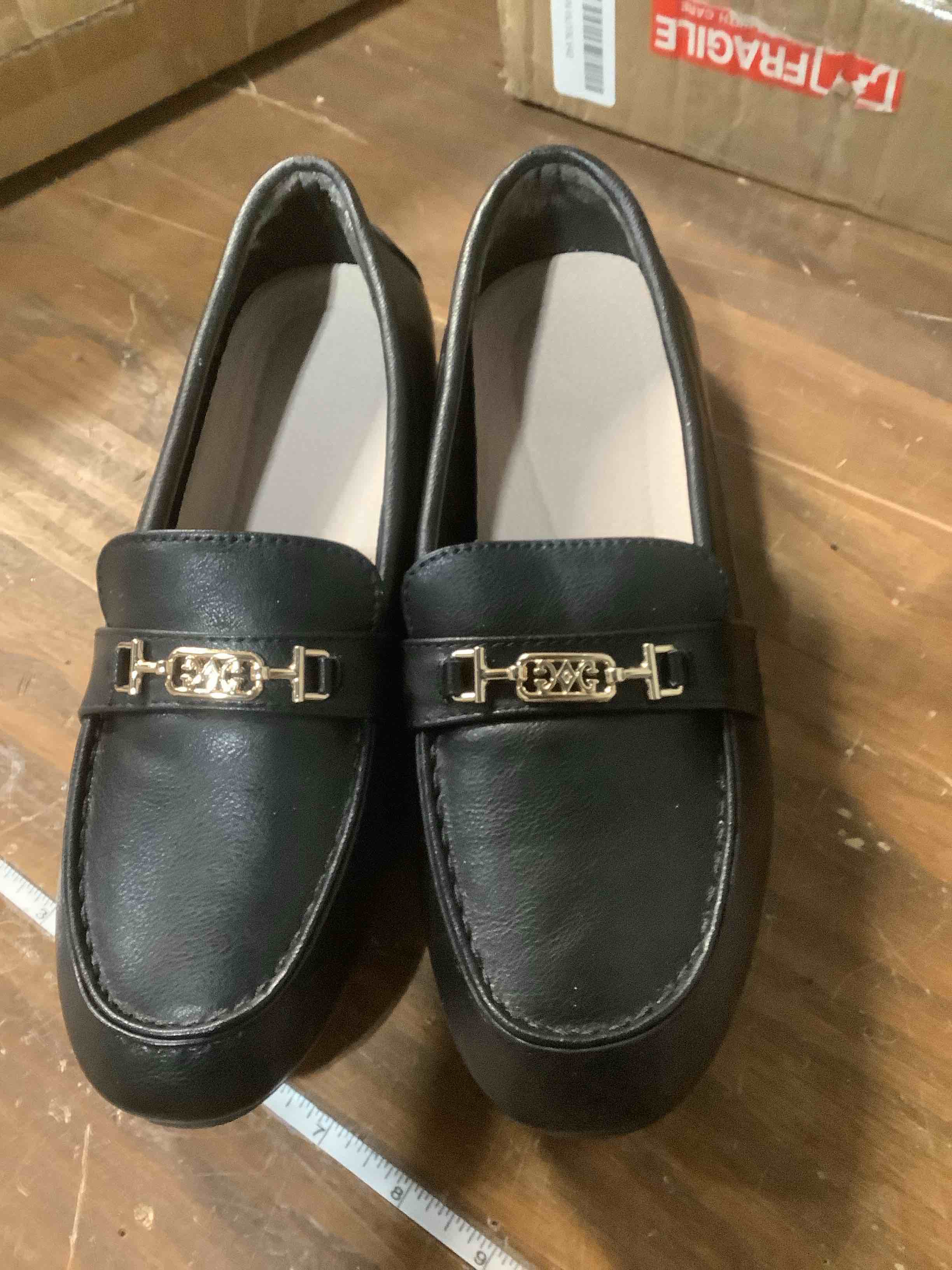 Condition photo showing Good Condition for DeYashopin Women's Loafer Shoes Leisure Slip On Work Shoes Comfort Walking Flats 10 Wide Black Leather