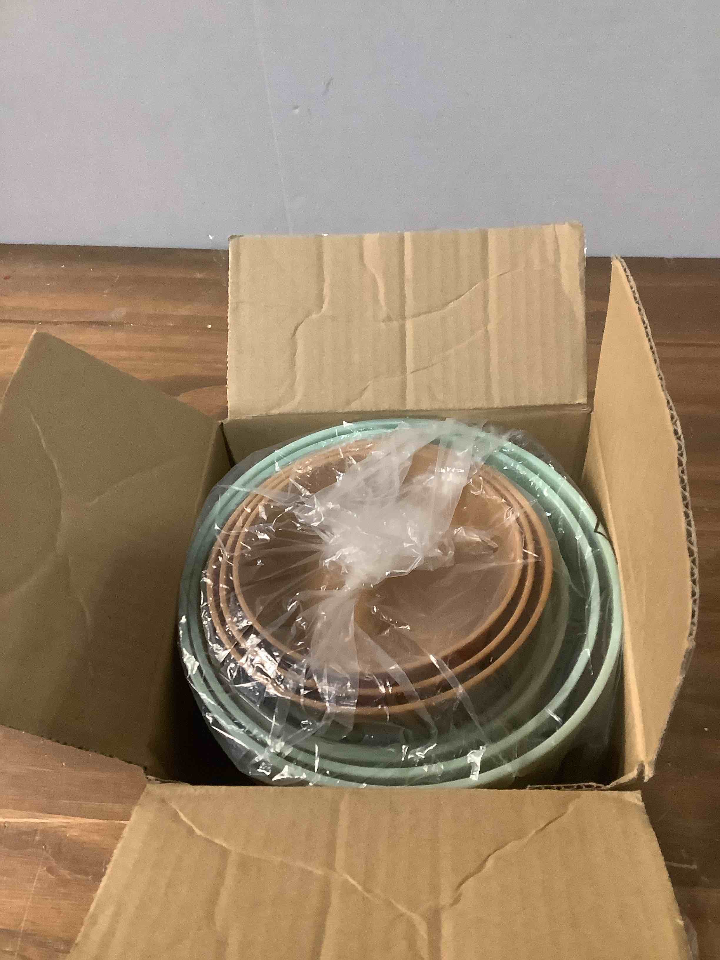 Condition photo showing Good Condition for 5-Pack Plant Pots with Drainage 7/6.5/6/5.5/5 Inch, Self Watering Pots for Indoor Plants, Planters for Indoor Outdoor Plants, Plastic Flower Pot, Planter for Indoor Outdoor (Green)