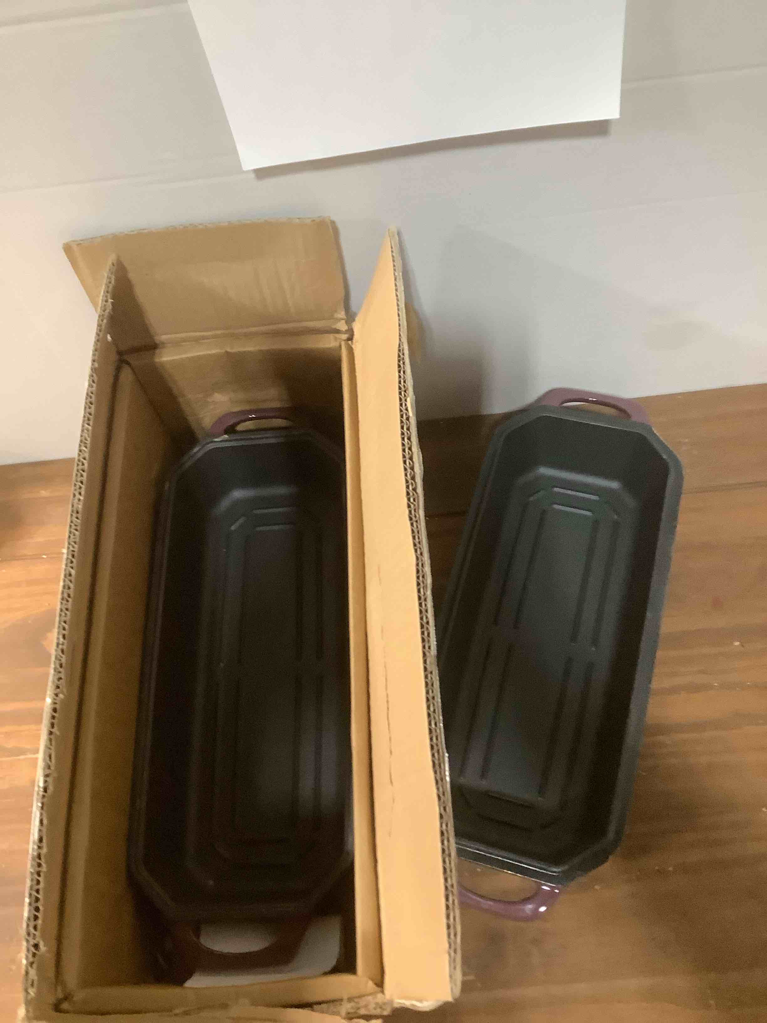 Condition photo showing Good Condition for Bread Pan Cast Iron Loaf Pan with Lid Bread Loaf Pan 13x5 Inch Enameled Cast Iron Sourdough Bread Pan,Magenta