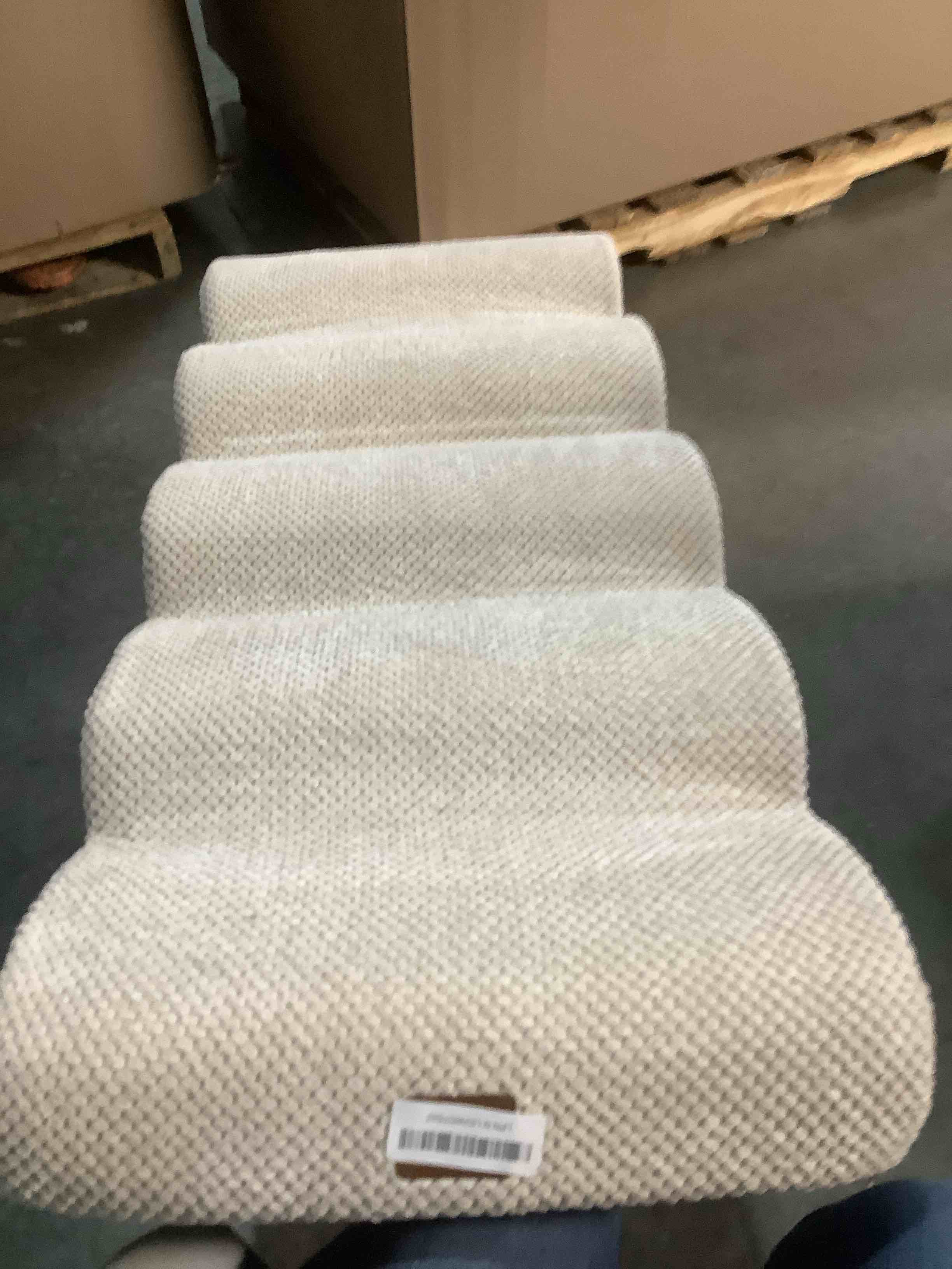 Condition photo showing Good Condition for EHEYCIGA Curved Dog Stairs Ramp for High Beds 22.6" H, 5-Step Dog Steps for Small Dogs and Cats, Pet Stairs for High Bed Climbing, Non-Slip Balanced Pet Step Indoor, Beige Fleece-Beige 5-Step