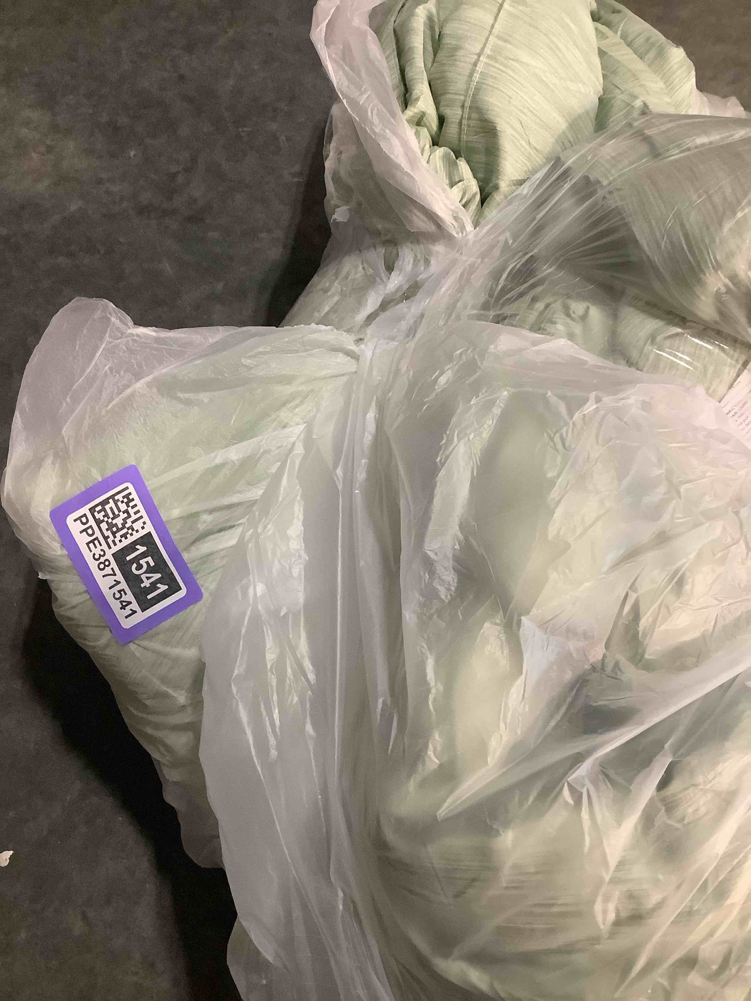 Condition photo showing Good Condition for Bedsure Queen Comforter Set - Celadon Green Soft Bedding for All Seasons, Cationic Dyed Bed Set, 3 Pieces, 1 Queen Size Comforter (90"x90") and 2 Pillow Shams (20"x26"+2") Queen 08 - Celadon Green