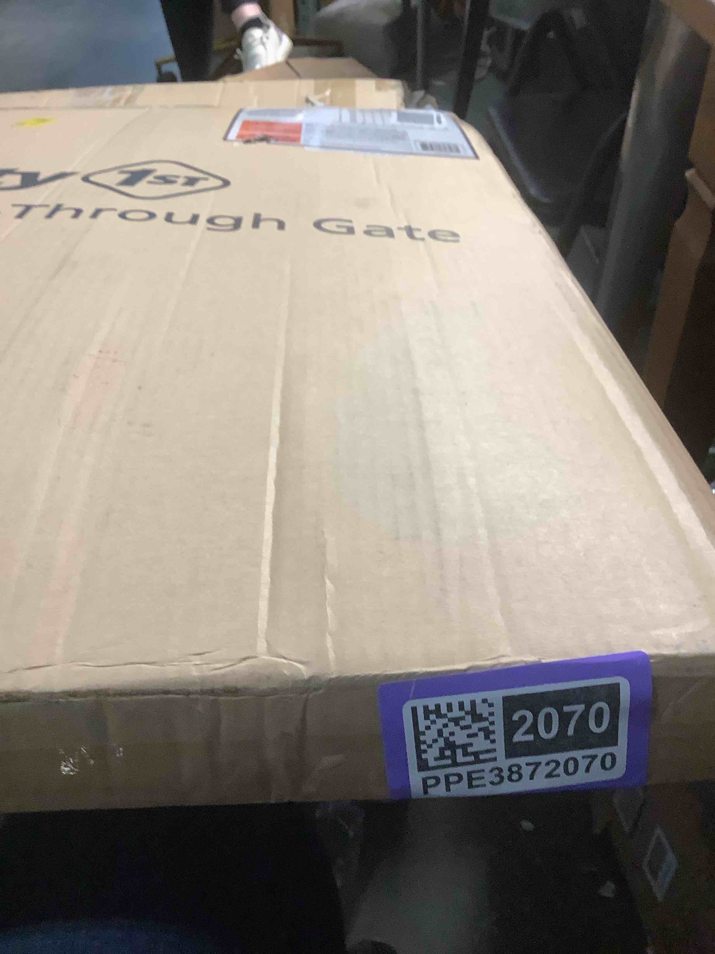 Condition photo showing Good Condition for Safety 1st Easy Install Walk Thru Baby Gate for Doorway With Door, Dog Gates, Fits 29"-38", Easy Install 28" Tall, White 1-Pack 29" to 38" Wide x 28" Tall White