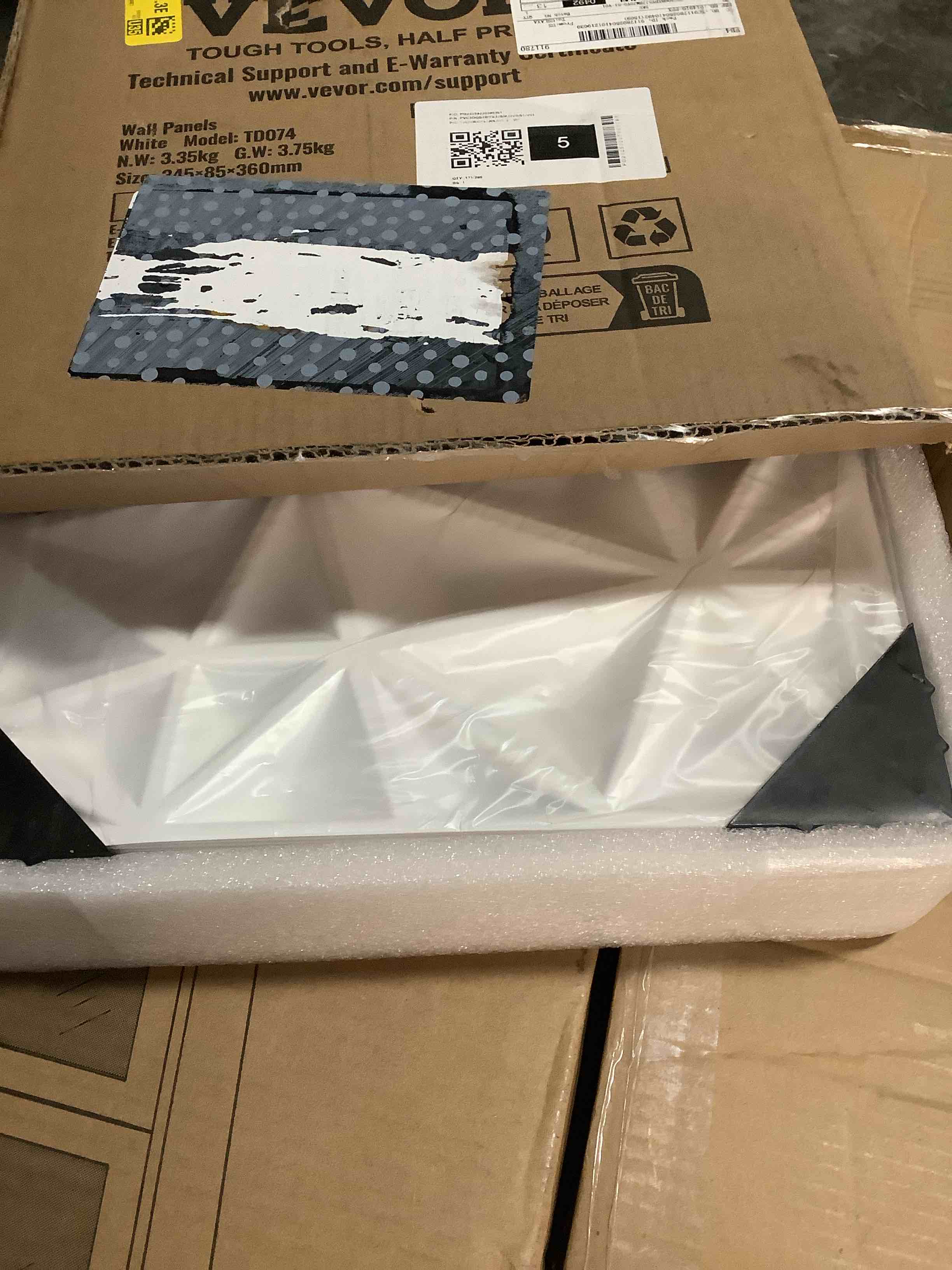 Condition photo showing Good Condition for VEVOR 3D Wall Panels, 33-Pack 11.81 x 11.81 in PVC Modern Art Minimalist Diamond Tiles, 32 Sq.Ft Coverage Accent Wall Panel, Interior Home Decor for Ceiling, Bedroom, Living & Gaming Room, Matte White