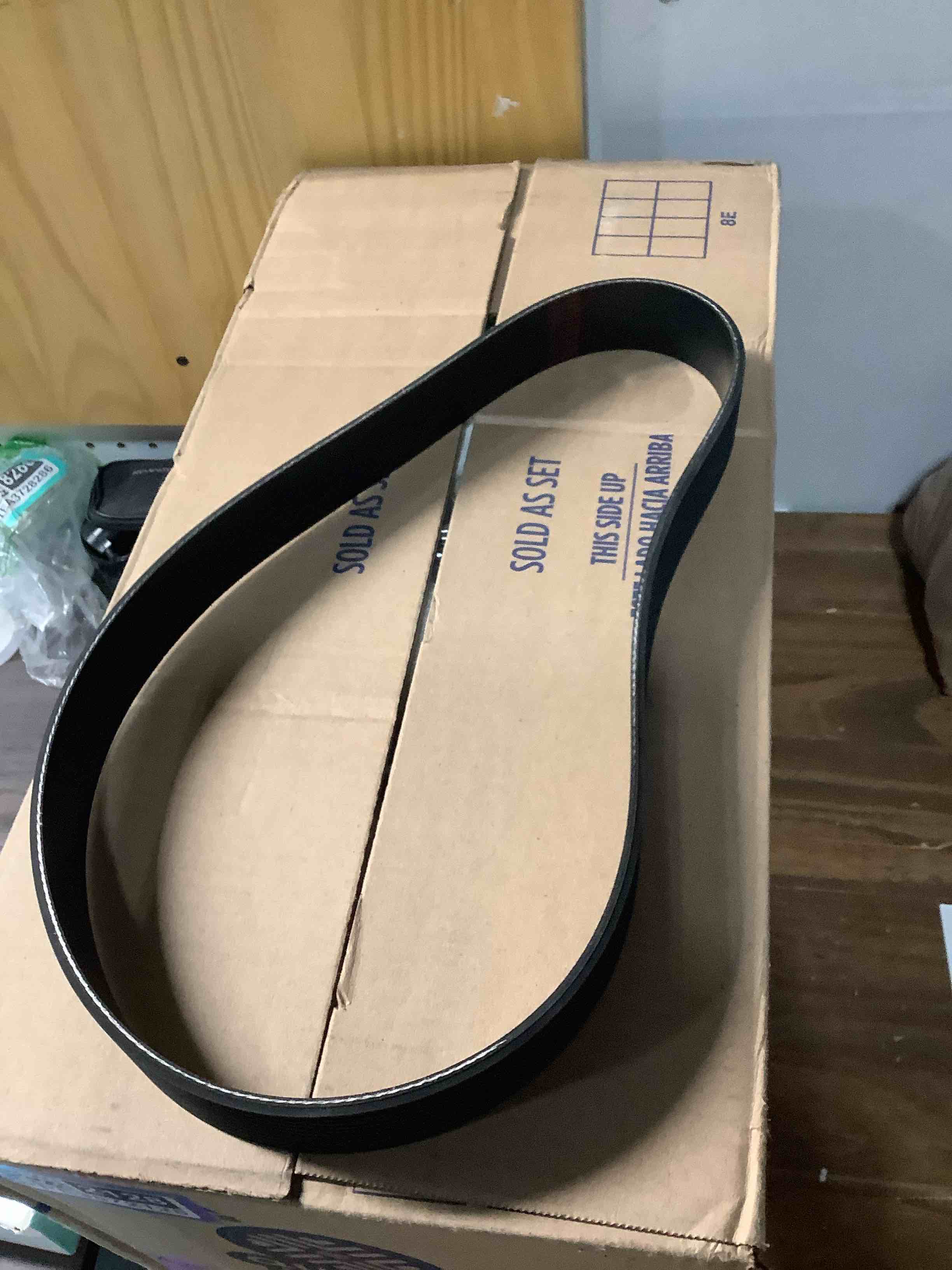 Condition photo showing Good Condition for BESTORQ 355K10 V-Ribbed Serpentine Belt, 10 Ribs, 35.5" Length x 1.40" Width x 0.24" Height