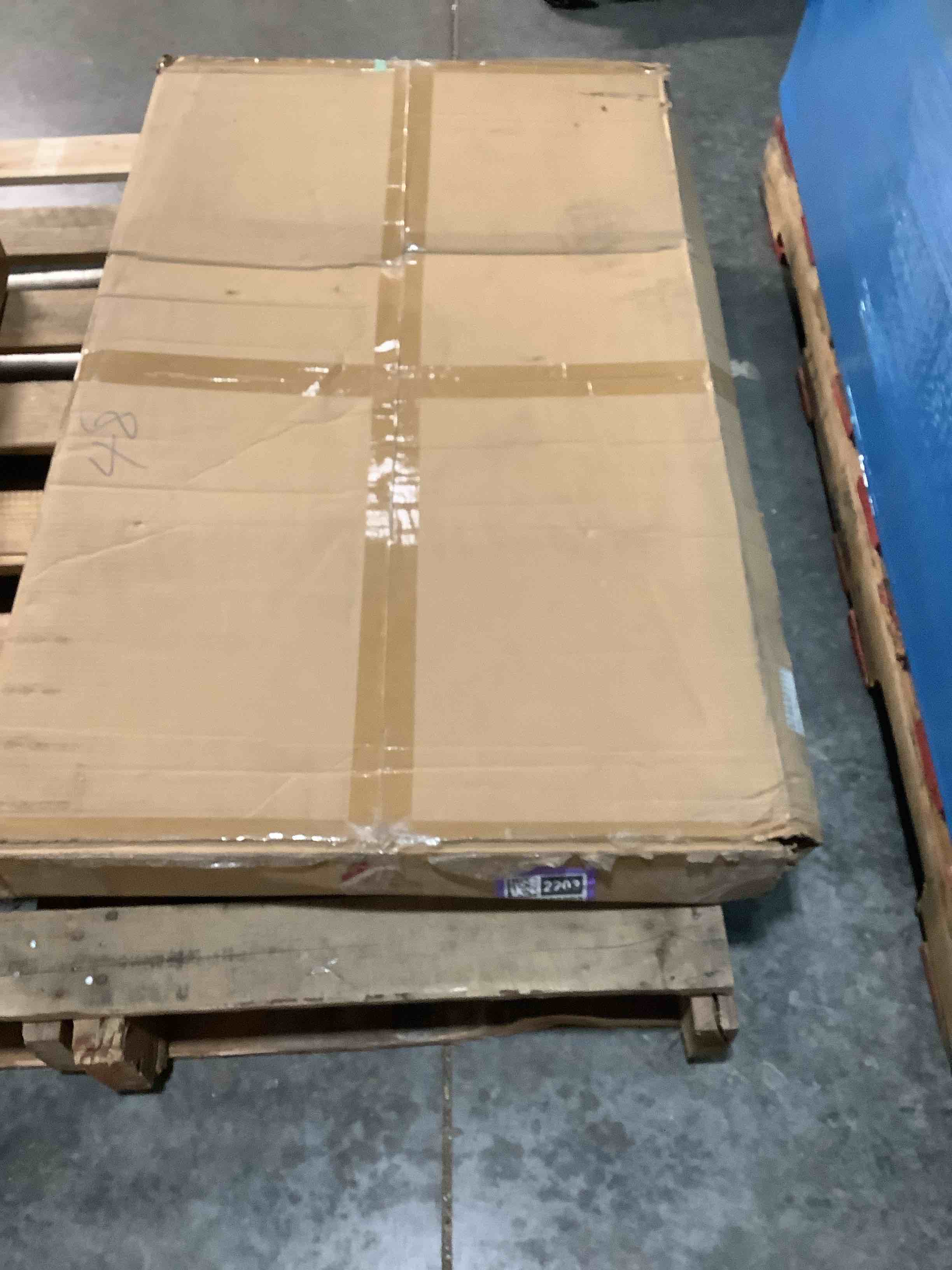 Condition photo showing Good Condition for VEVOR 3" Rise Rubber Threshold Ramp, 3 Channels Cord Cover Door Ramp, No-Slip Surface, 2200 Lbs Load Capacity Rubber Ramp for for Home Doorways Driveways Curb Home Steps, 41.8" L x 24" W x 3" H 3“ H