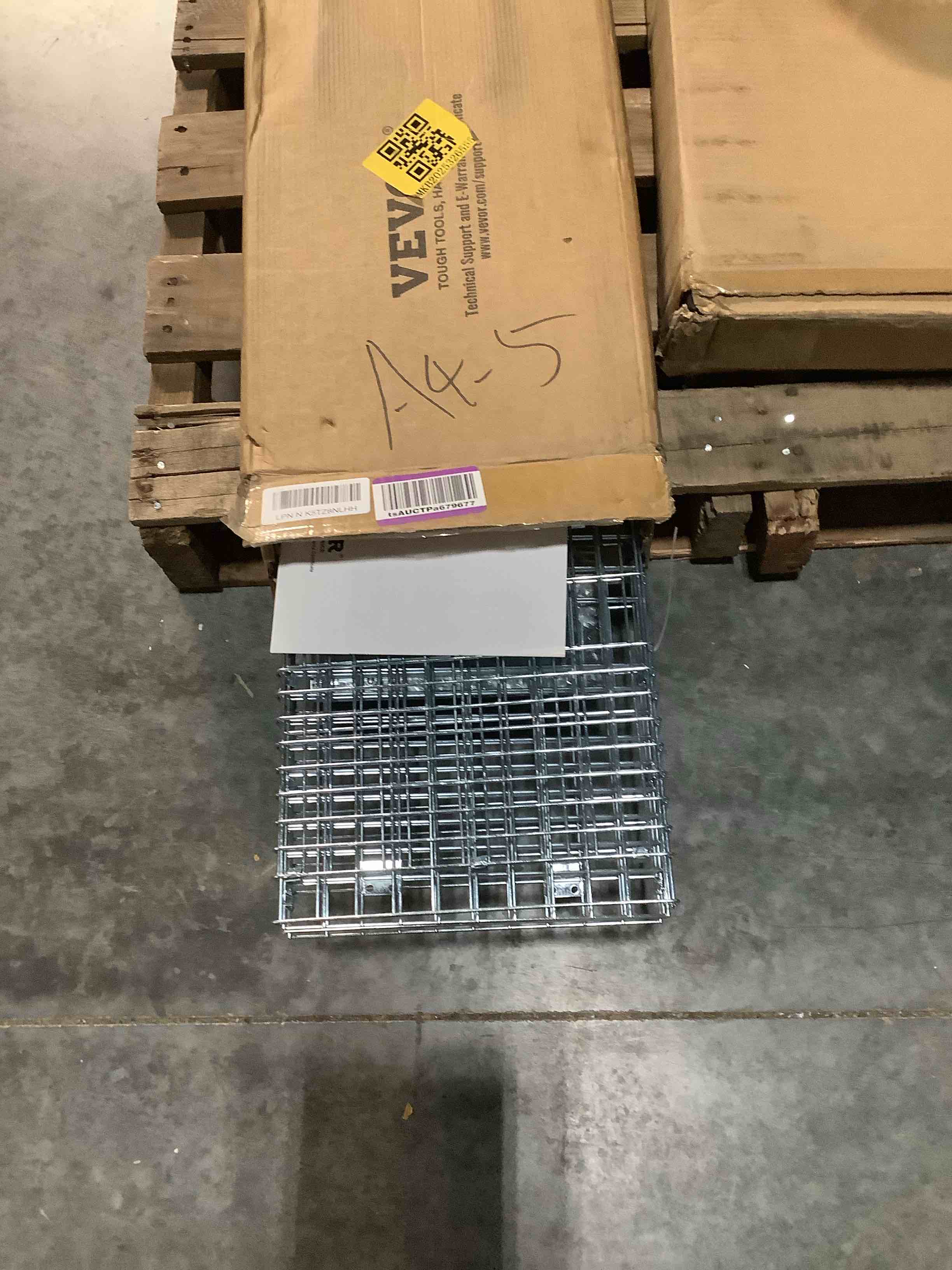 Condition photo showing Good Condition for VEVOR Live Animal Cage Trap, 31" x 10" x 12" Humane Cat Trap Galvanized Iron, Folding Animal Trap with Handle for Rabbits, Stray Cats, Squirrels, Raccoons, Groundhogs and Opossums