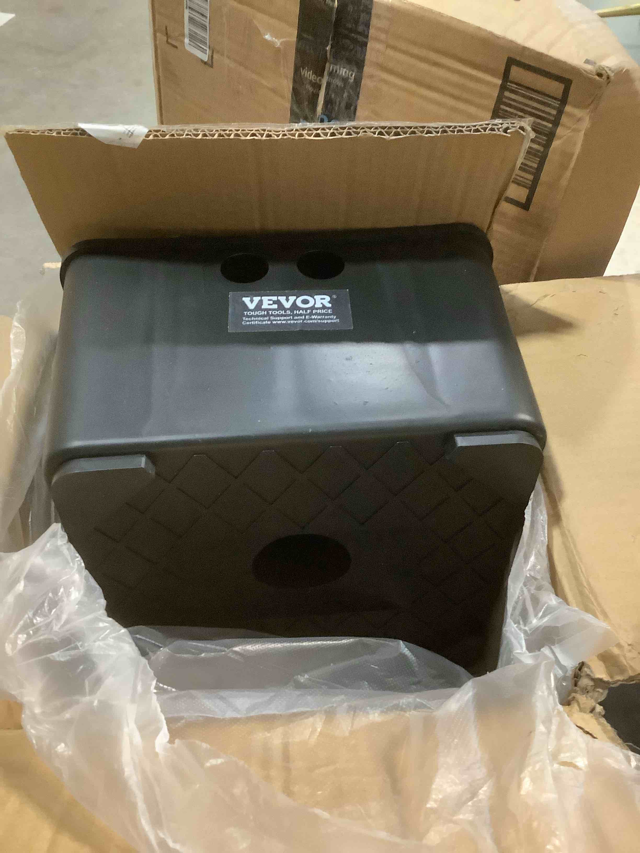 Condition photo showing Good Condition for VEVOR Trailer Jack Blocks, 6" High Heavy Duty RV Leveling Blocks, Each with 6000 lbs Capacity, as RV Jack Stand, Stool, Camper Accessories, for Travel Trailers, 5th Wheels Class A/C Motorhomes, 2 Pcs