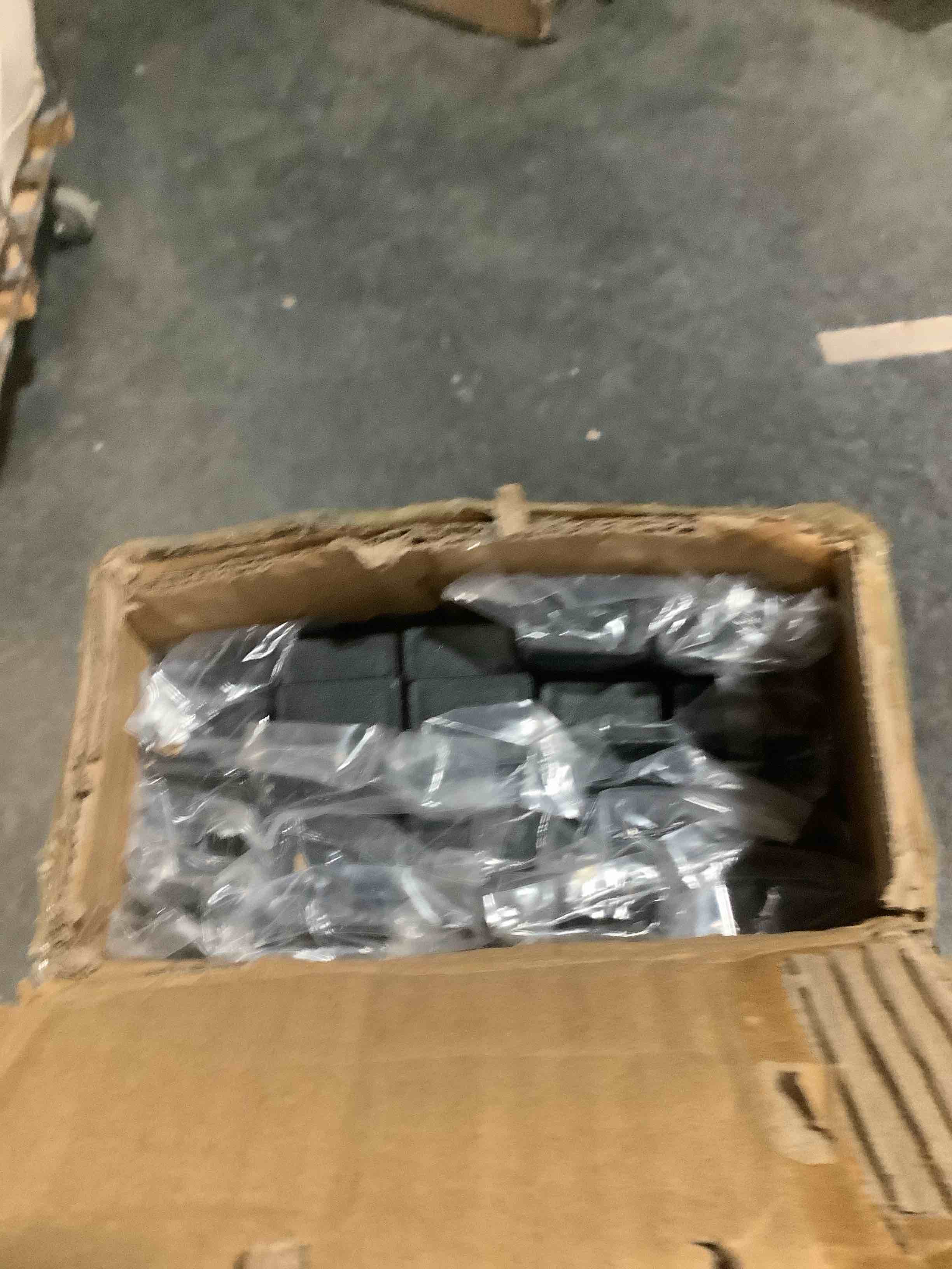 Condition photo showing Good Condition for 25 Pack Deck Balusters 32'' Rectangle Staircase Baluster, Black Metal Deck Spindle and Stairs Railing,Hollow Rectangle Deck Balusters for Deck Railing Porch 32.25 Inch 25