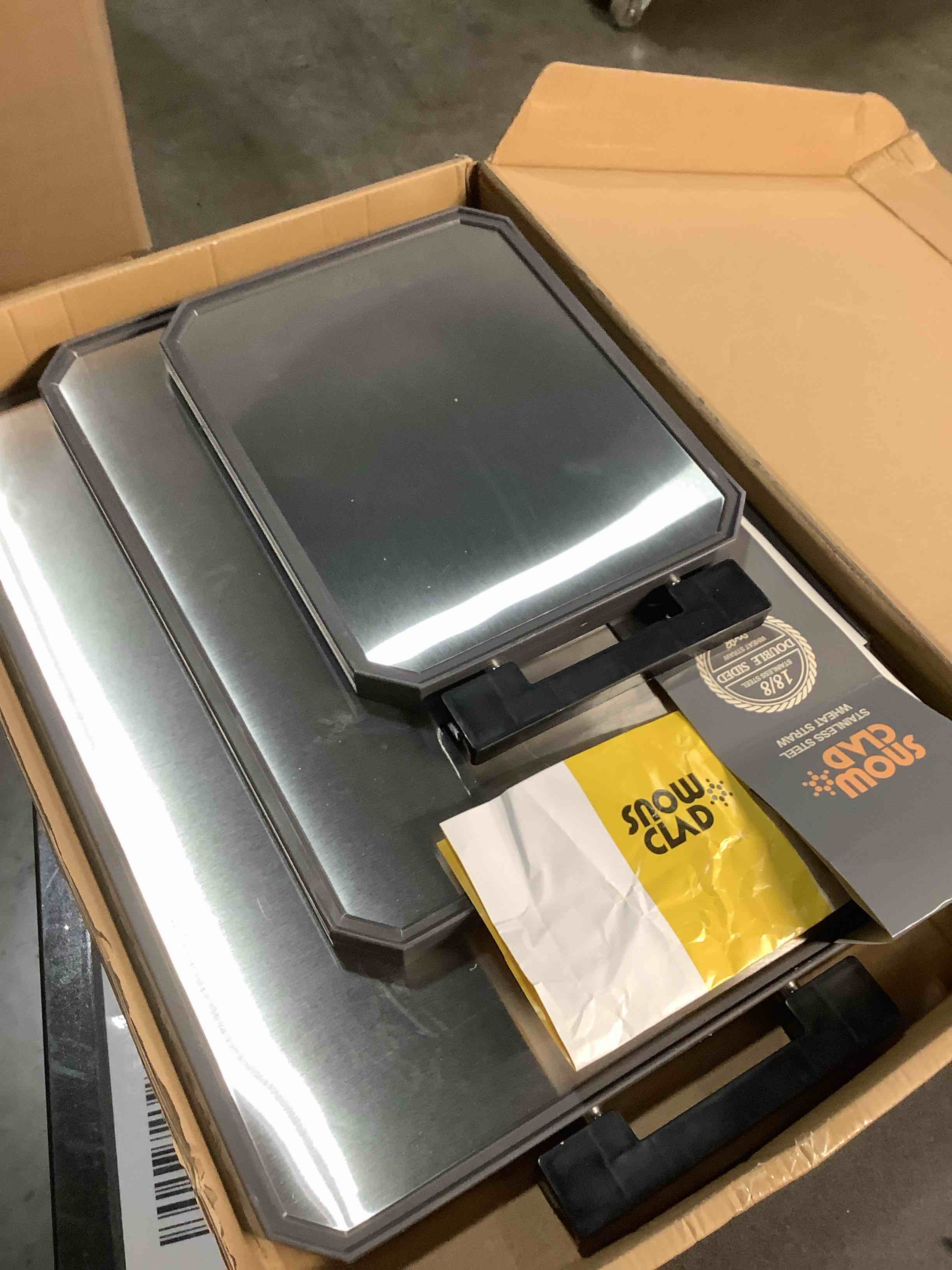 Condition photo showing Good Condition for EXTRA LARGE Cutting Board,Double Sided Stainless Steel Cutting Boards Set for kitchen,Stainless Steel/Wheat straw pp Cutting Board for meat,Dishwasher Safe [20 * 13.8+16 * 11+12 * 8.3 Inch]