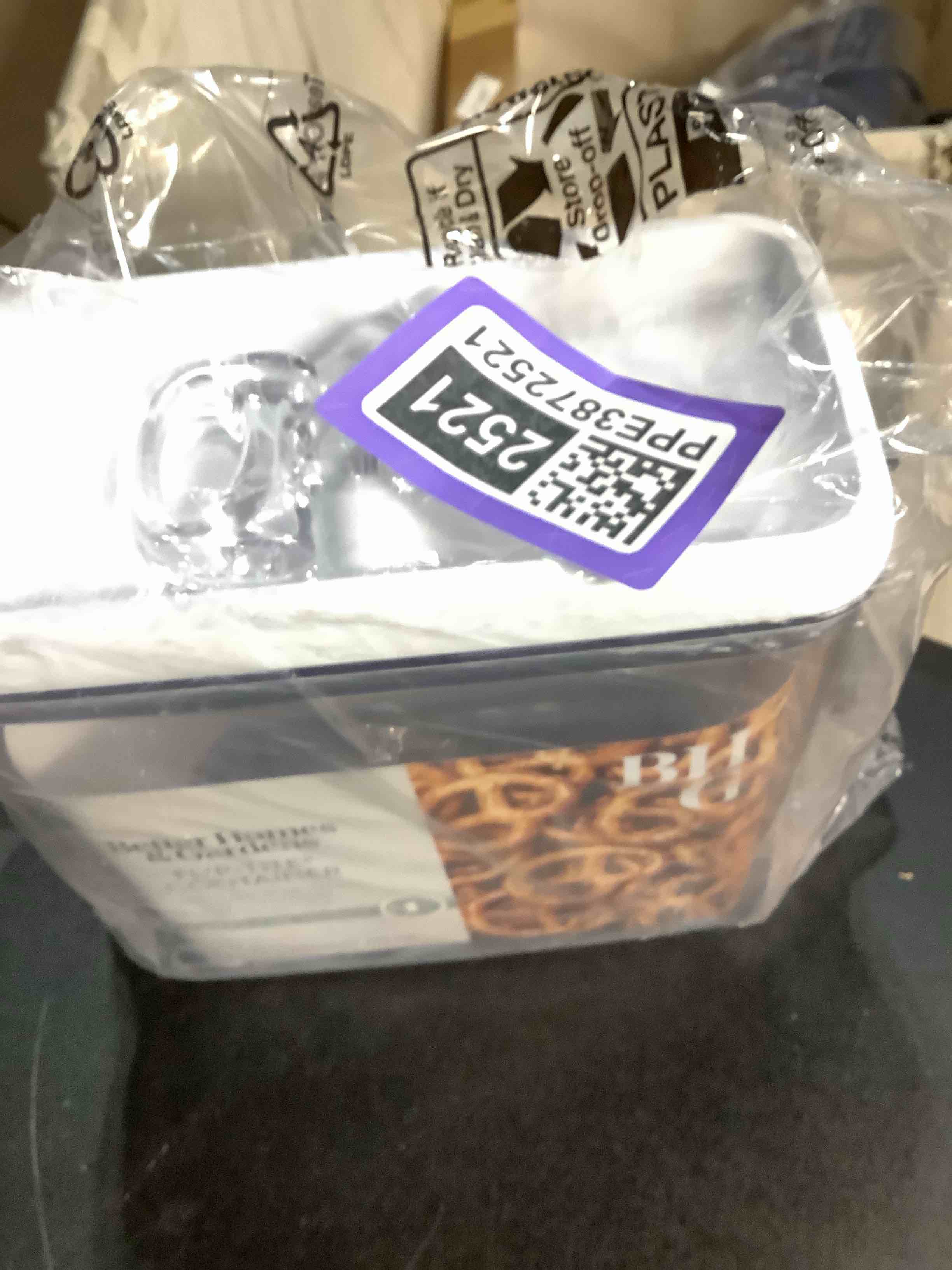 Condition photo showing Good Condition for Better Homes and Gardens Flip-Tite 11.5 Cup Rectangle Container