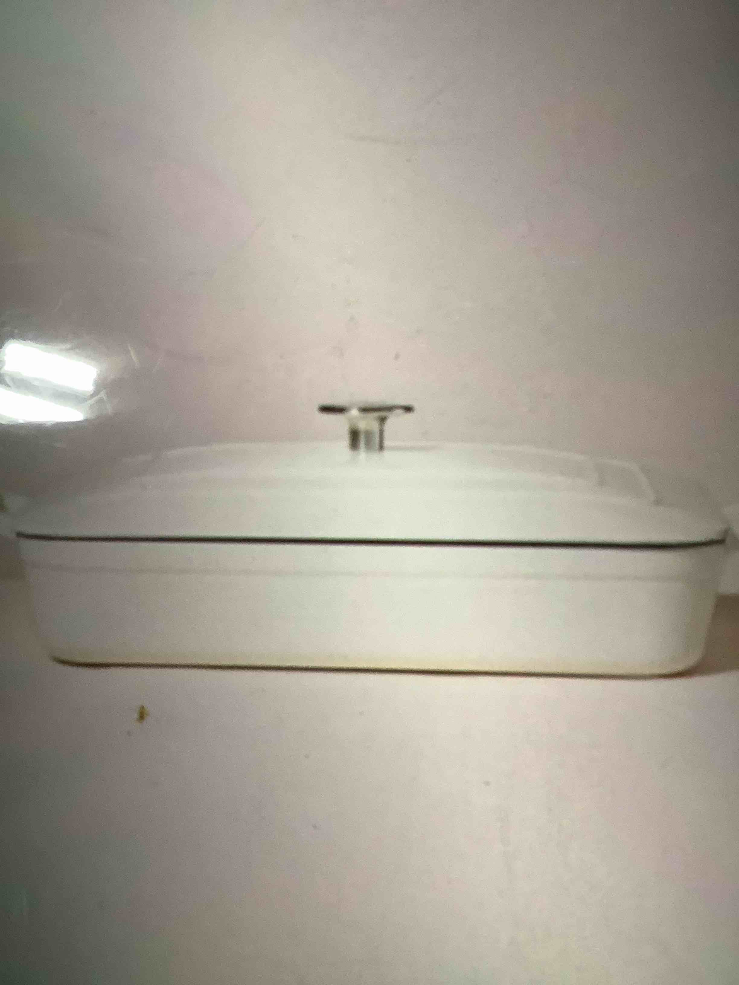 enamel coated casserole/bakeware dish with lid cream 