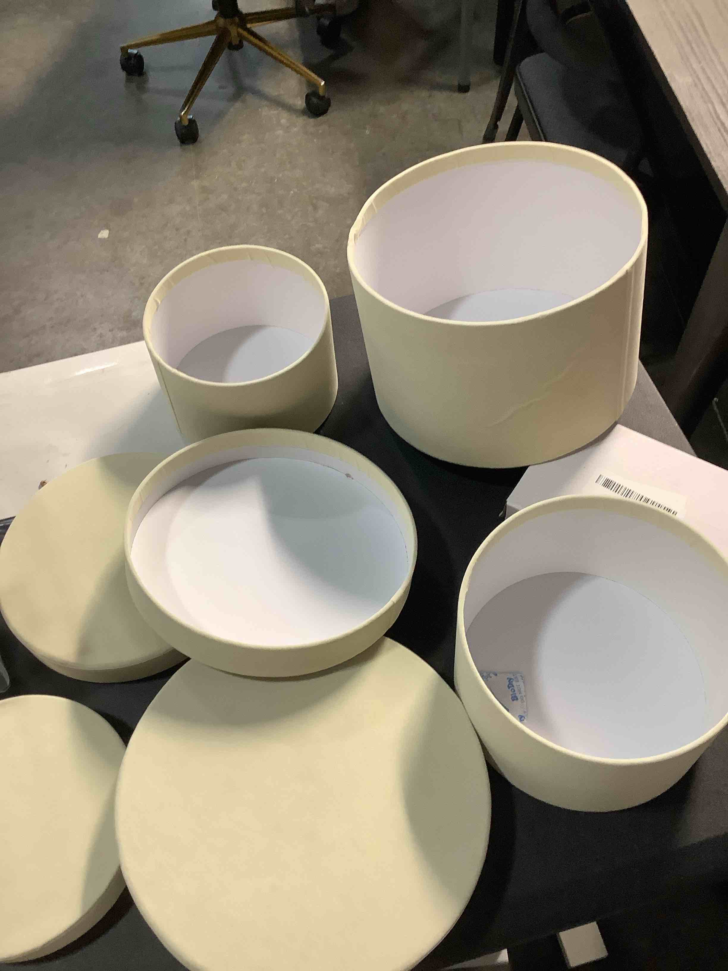 Condition photo showing Good Condition for similar product tan circle boxes gnflus black heart shaped gift boxes with lids for presents 4 pack velvet nesting gifts box for arrangements flowers valentines christmas thanksgiving wedding birthdays bridesmaid anniversary party heart-black