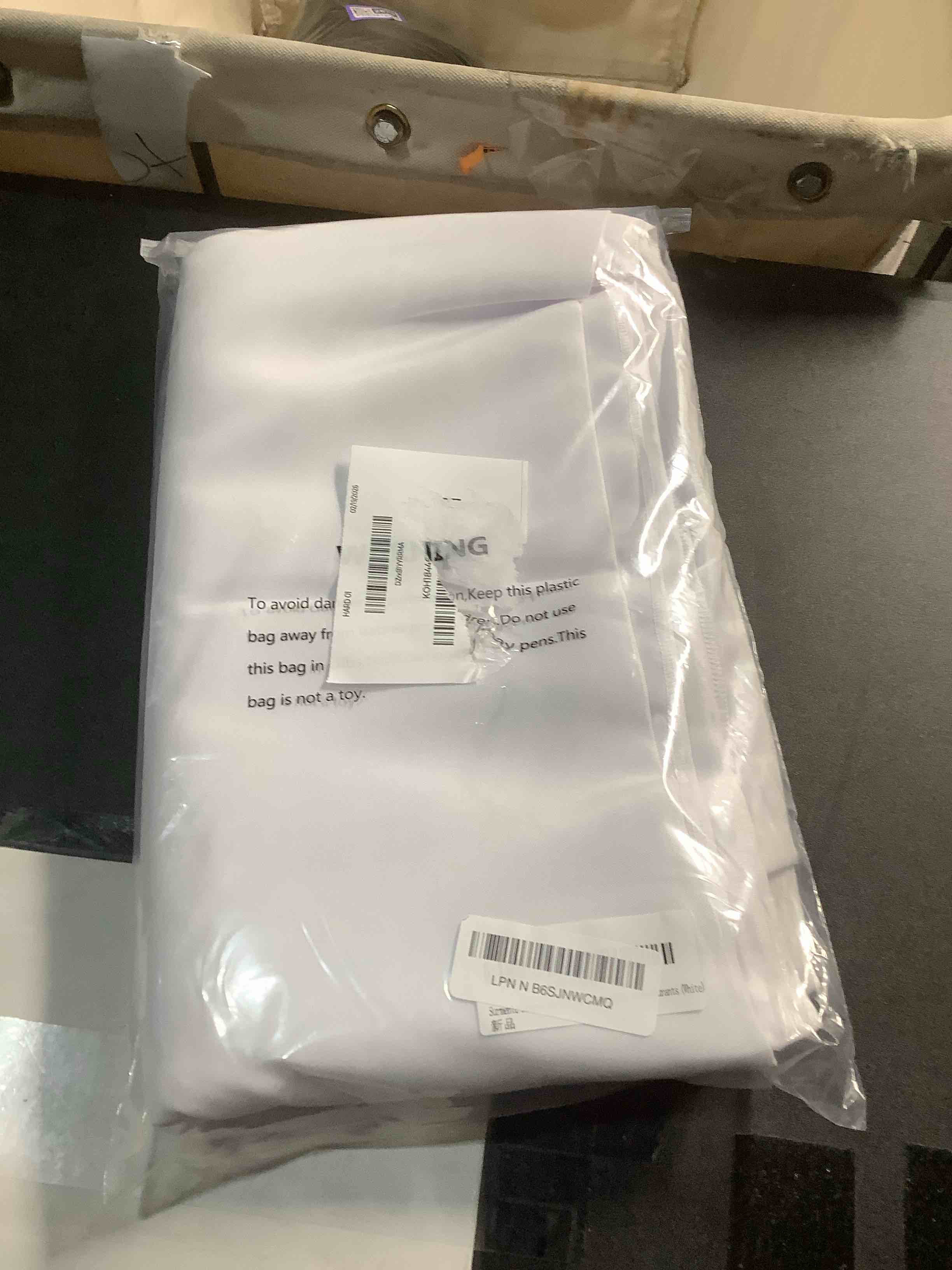 Condition photo showing Good Condition for Surmente White Rectangle Tablecloth 90 x 132-inch Rectangular Polyester Table Cloth for Weddings, Banquets, or Restaurants 132" x 90" (Rectangular) White