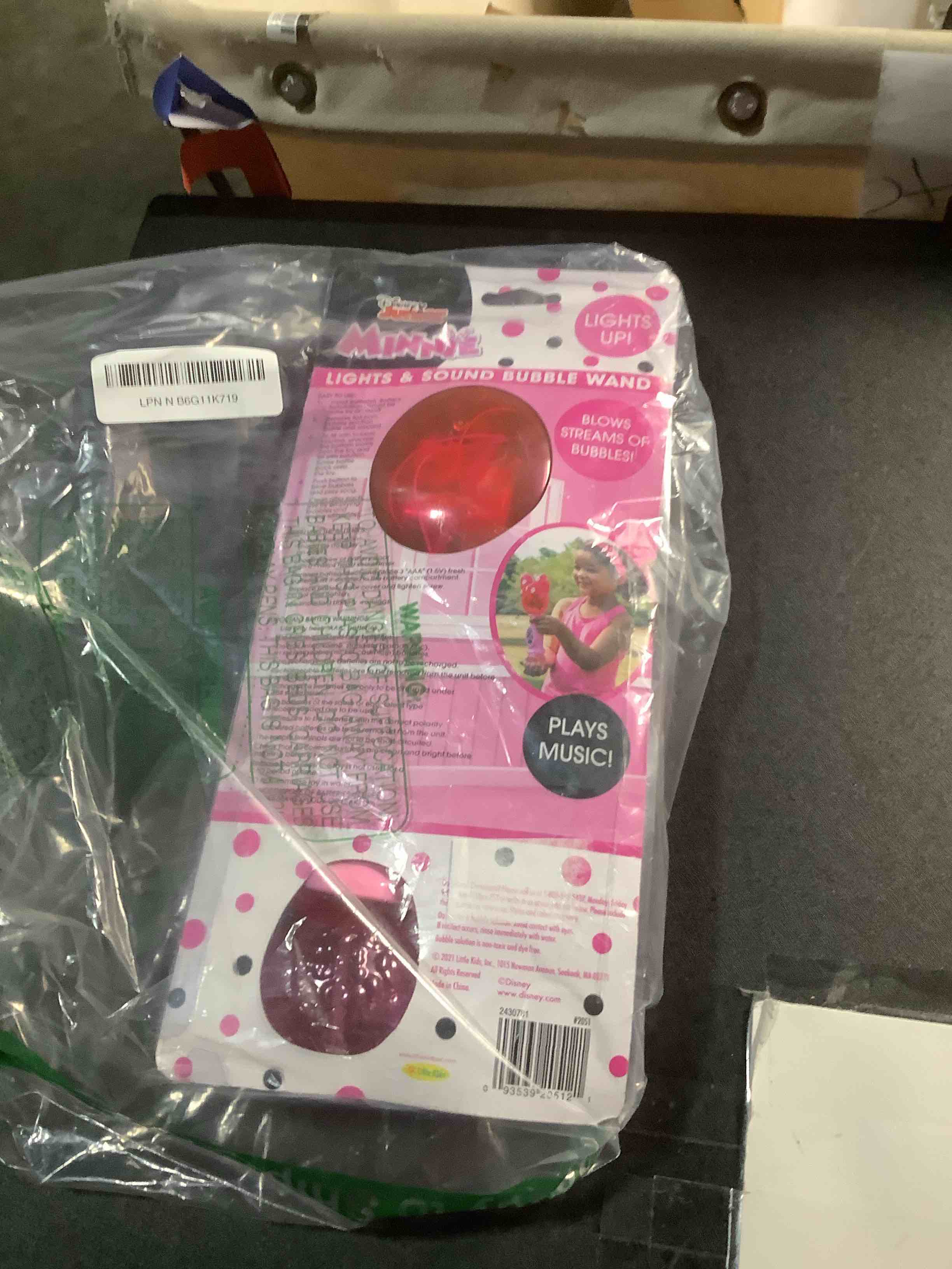 Condition photo showing Good Condition for Little Kids Disney Minnie Mouse Light and Sound Musical Bubble Wand, Includes Bubble Solution, Multi (2051)