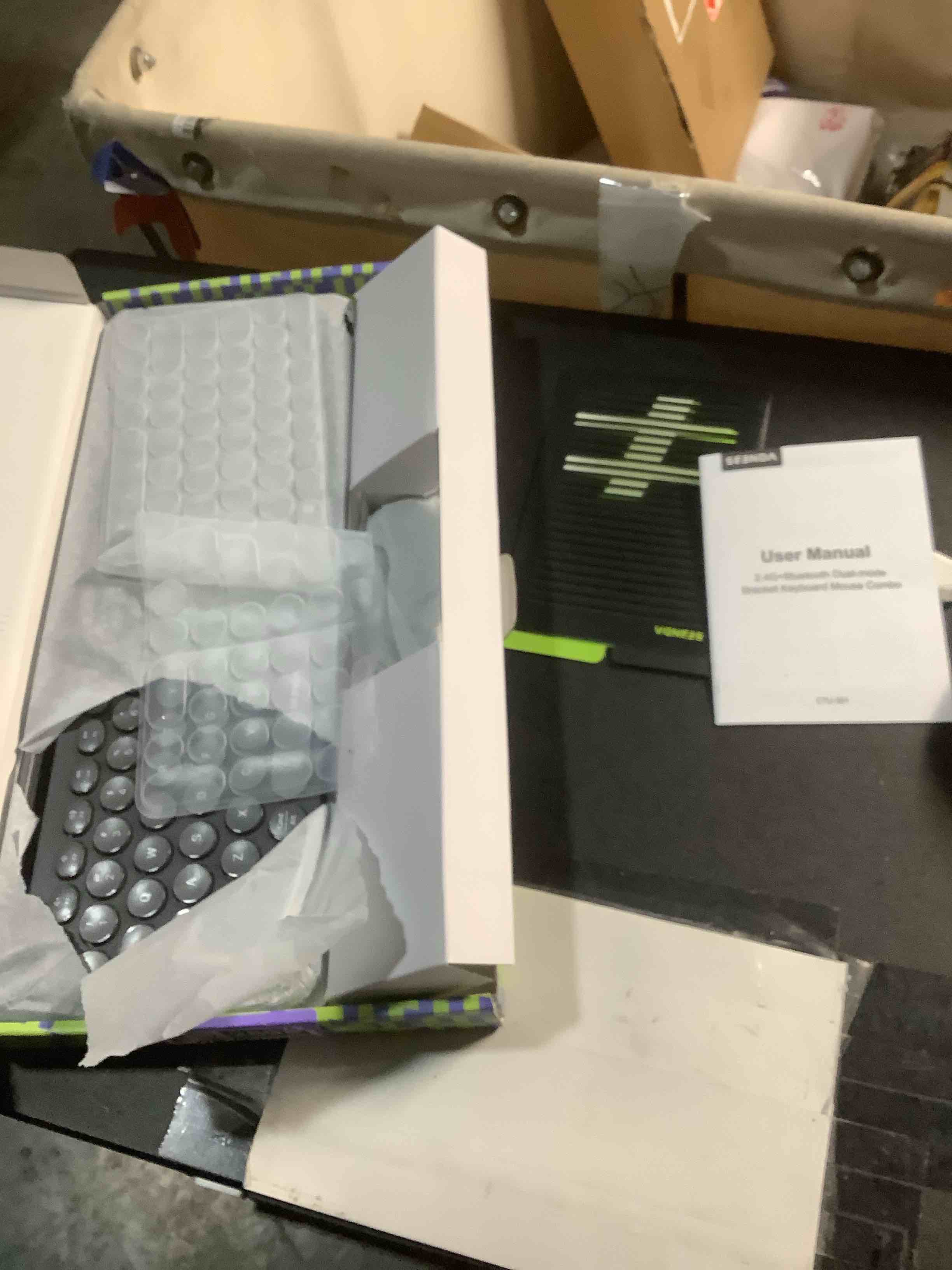 Condition photo showing Good Condition for seenda Bluetooth Keyboard and Mouse for iPad, CTU-301 Wireless Multi-Device Connection Bluetooth+2.4G Keyboard Mouse Combo with Tablet Holder for iPad/MacBook/Windows, iOS/Andriod/Phone, Black Black & Gray