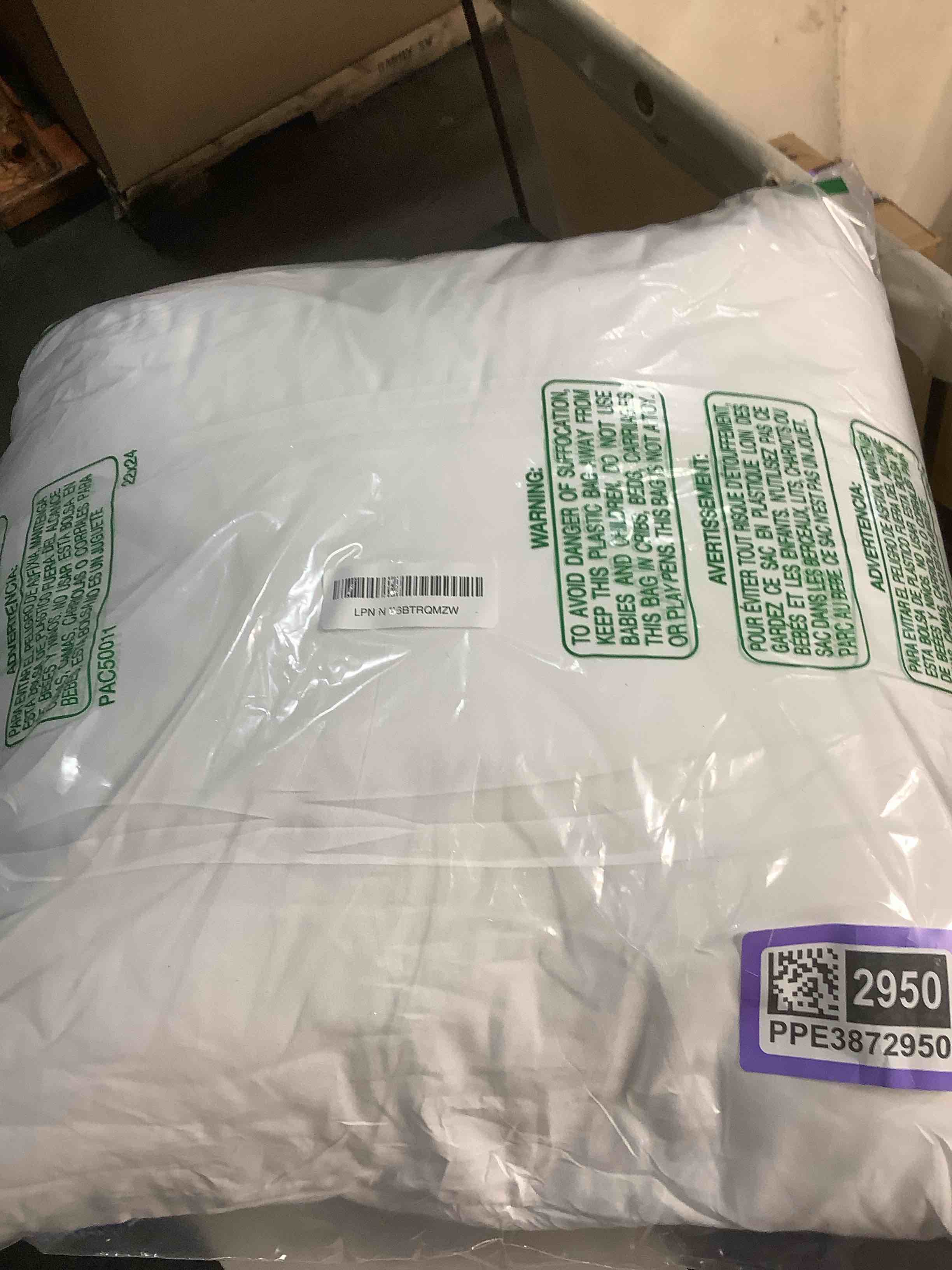 Condition photo showing Good Condition for MIULEE 20x20 Throw Pillow Inserts Set of 2, Decorative Throw Pillows for Couch Sofa Bed, 100% Virgin Fiber Filling 2 20x20 Inch(Pack of 2)