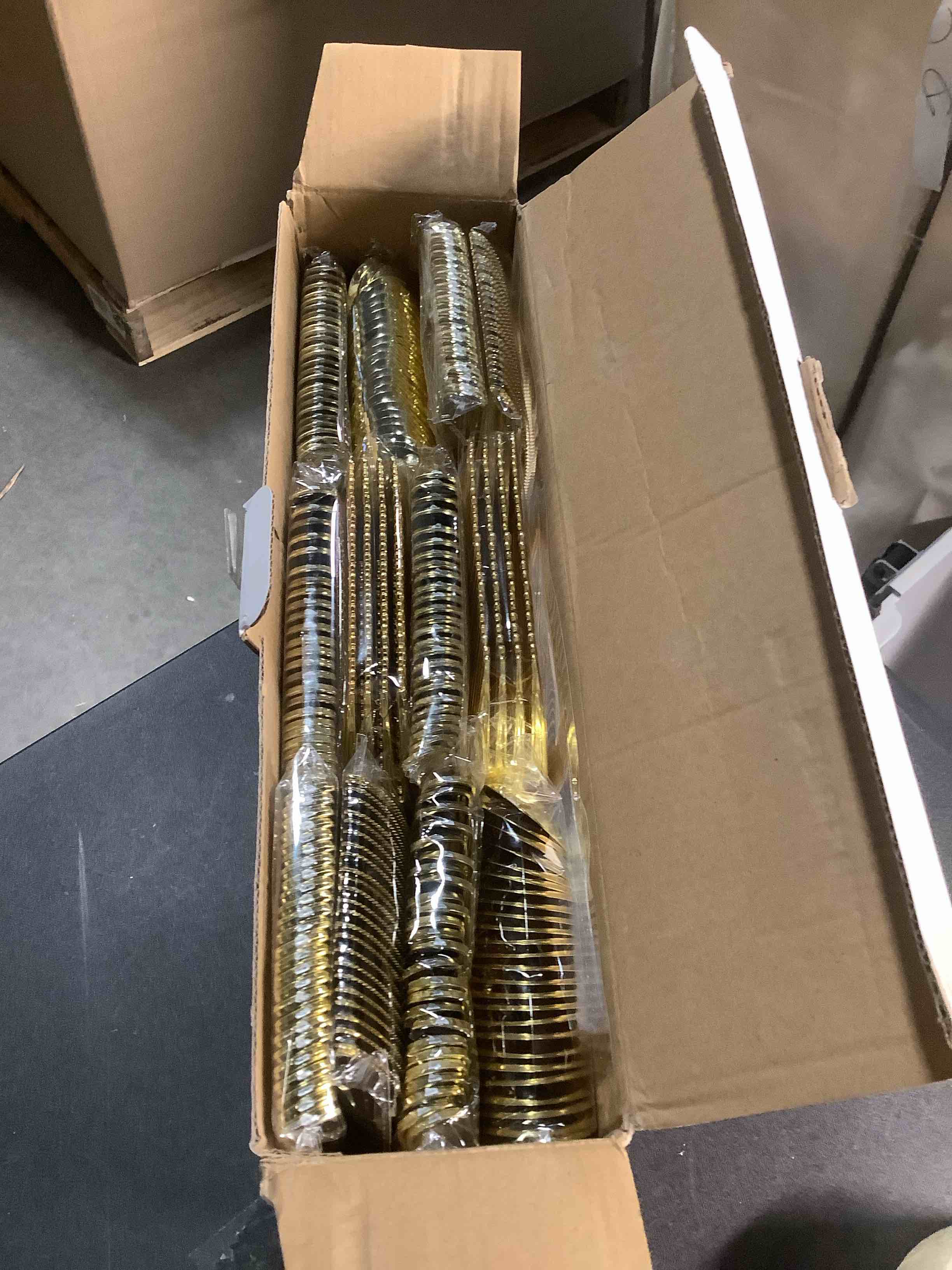 Condition photo showing Good Condition for N9R 300PCS Gold Plastic Silverware, Heavy Duty Gold Plastic Cutlery Set Disposable Flatware Dinnerware, 100 Forks, 100 Spoons, 100 Knives, Perfect for Party, Wedding and Daily Use Gold-300Pack