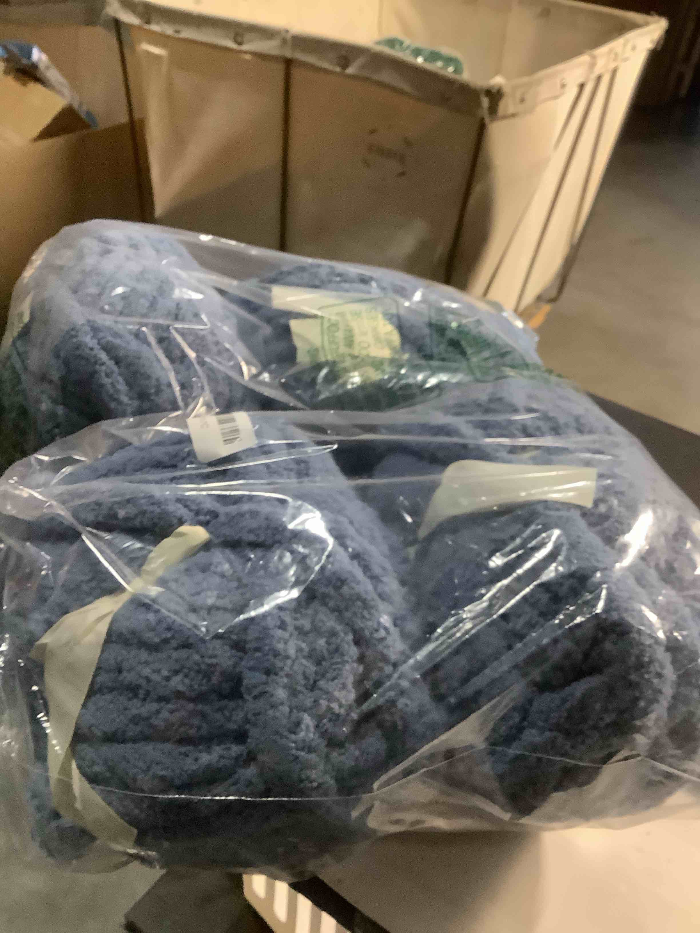 Condition photo showing Good Condition for Chunky Yarn for Hand Knitting 8 Pack, Fluffy Thick Yarn for Crocheting, Soft Bulky Chenille Blanket Yarns for Handcrafts & DIY(Blue 28yds 8oz Each Skein)