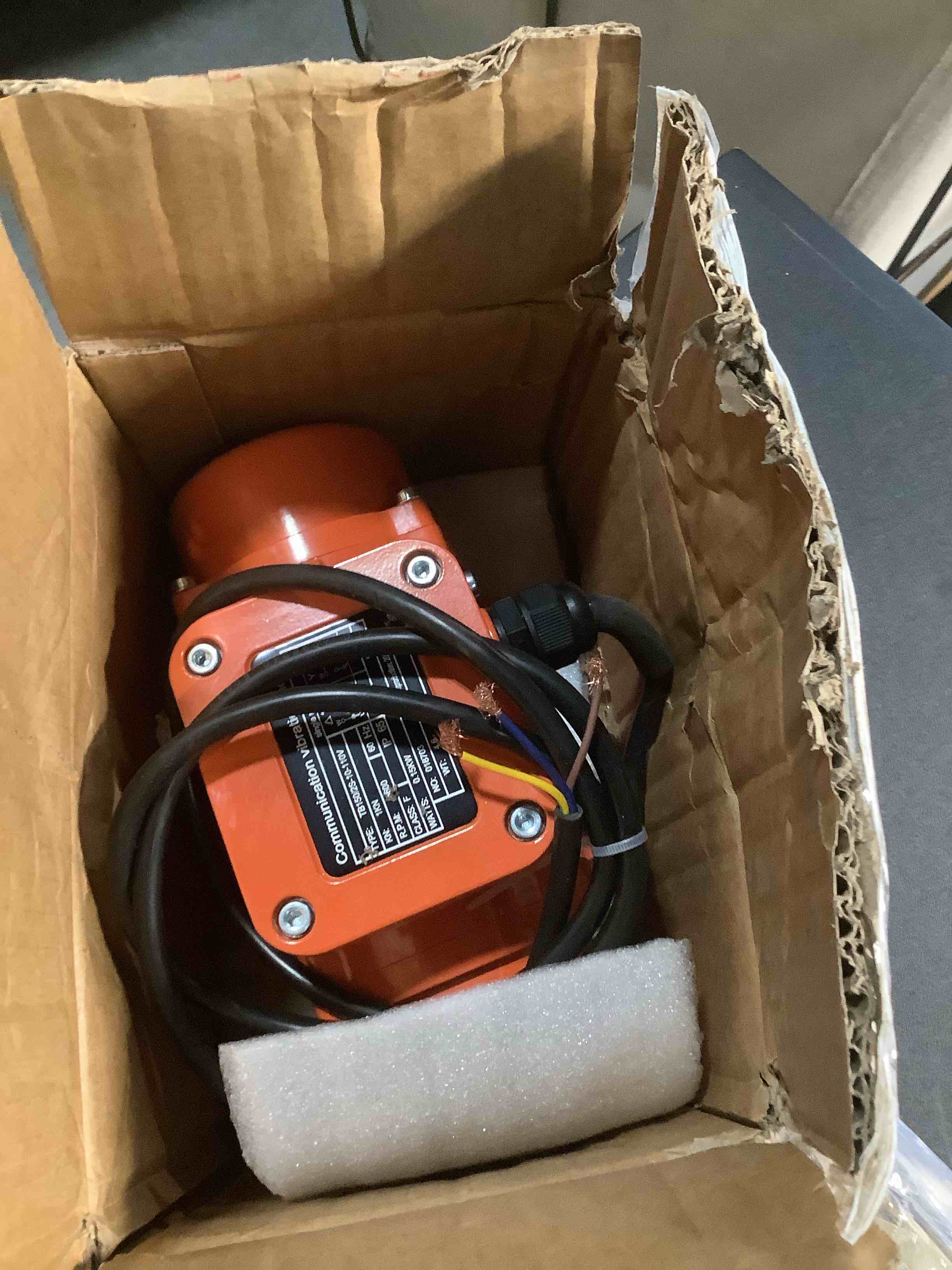Condition photo showing Good Condition for TOAUTO Concrete Vibrator Vibration Motor 150W Single Phase AC 110V 3600rpm Aluminum Alloy Case Vibrating Motor for Shaker Table 1 150W