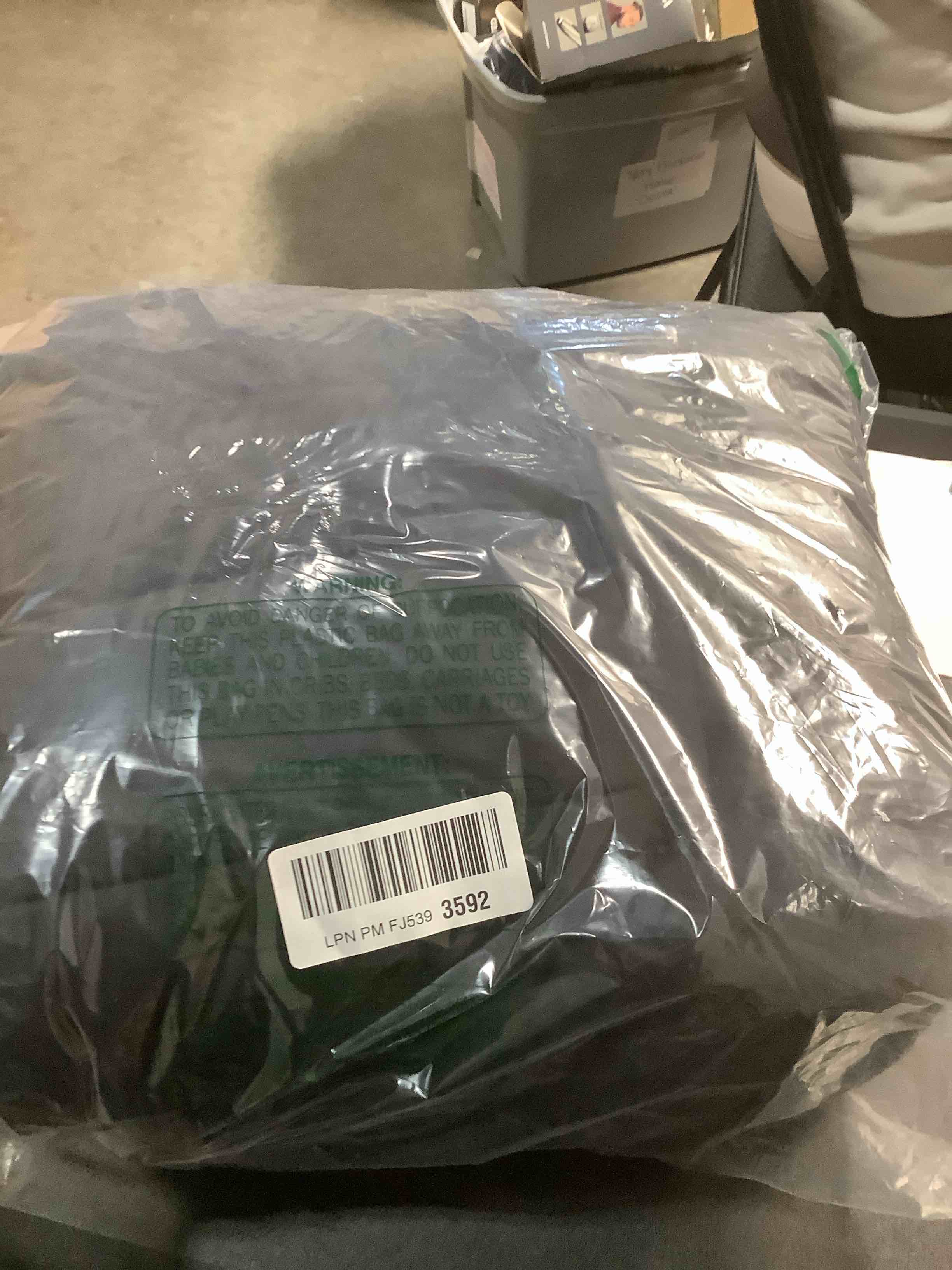 Condition photo showing Good Condition for wantdo Men's Waterproof Puffer Jacket Warm Winter Coat Thicken Parka Jacket with Removable Hood (Regular and Big Size) Small Black