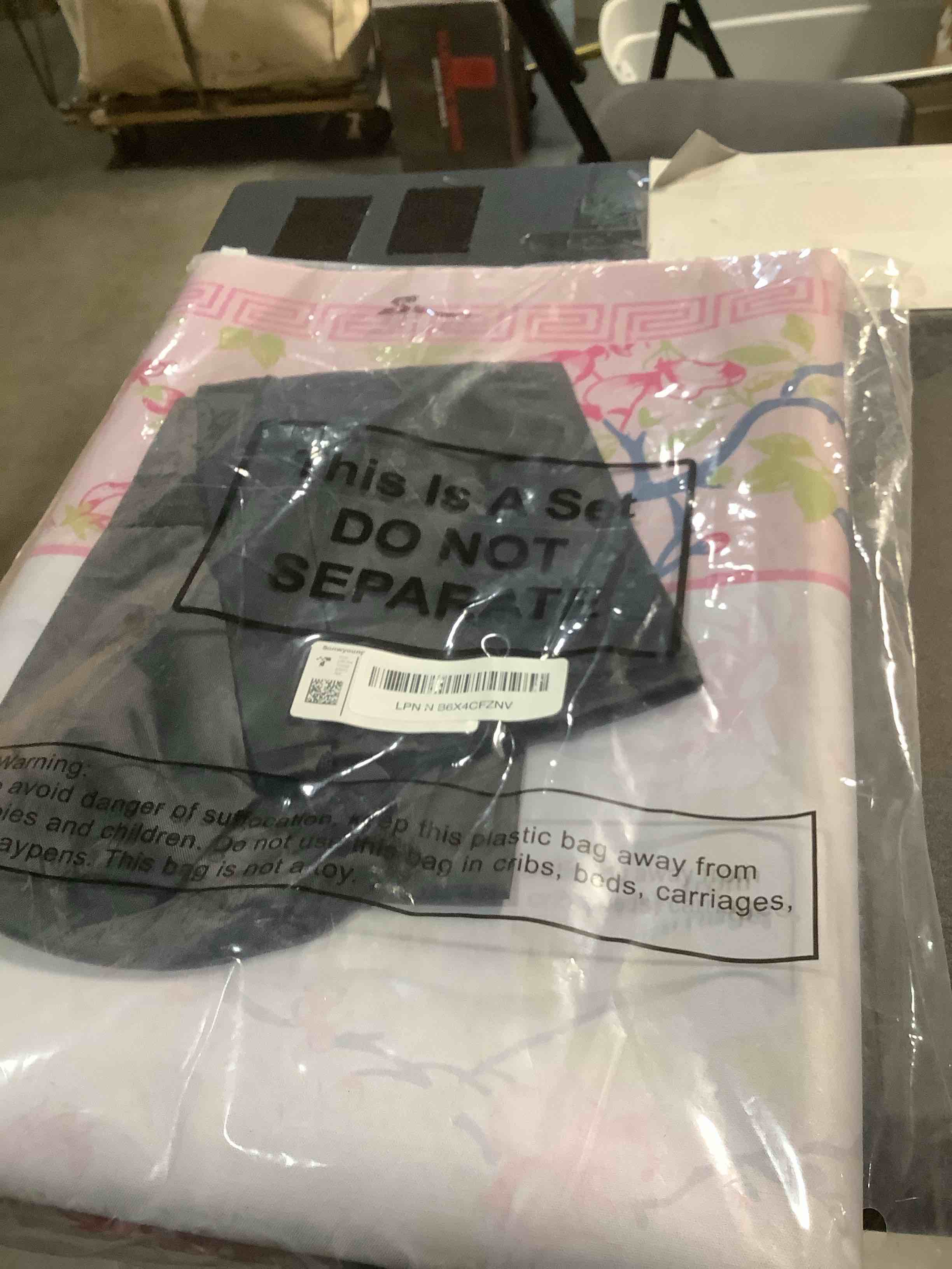 Condition photo showing Good Condition for Chinoiserie Mahjong Mat with 1 Carrying Bag 31.5 x 31.5 Pink and White Rubber Anti Slip and Noise Reduction Multi Purpose Game Table Cover for Mahjong, Card, Board Tile Games Pink and Green