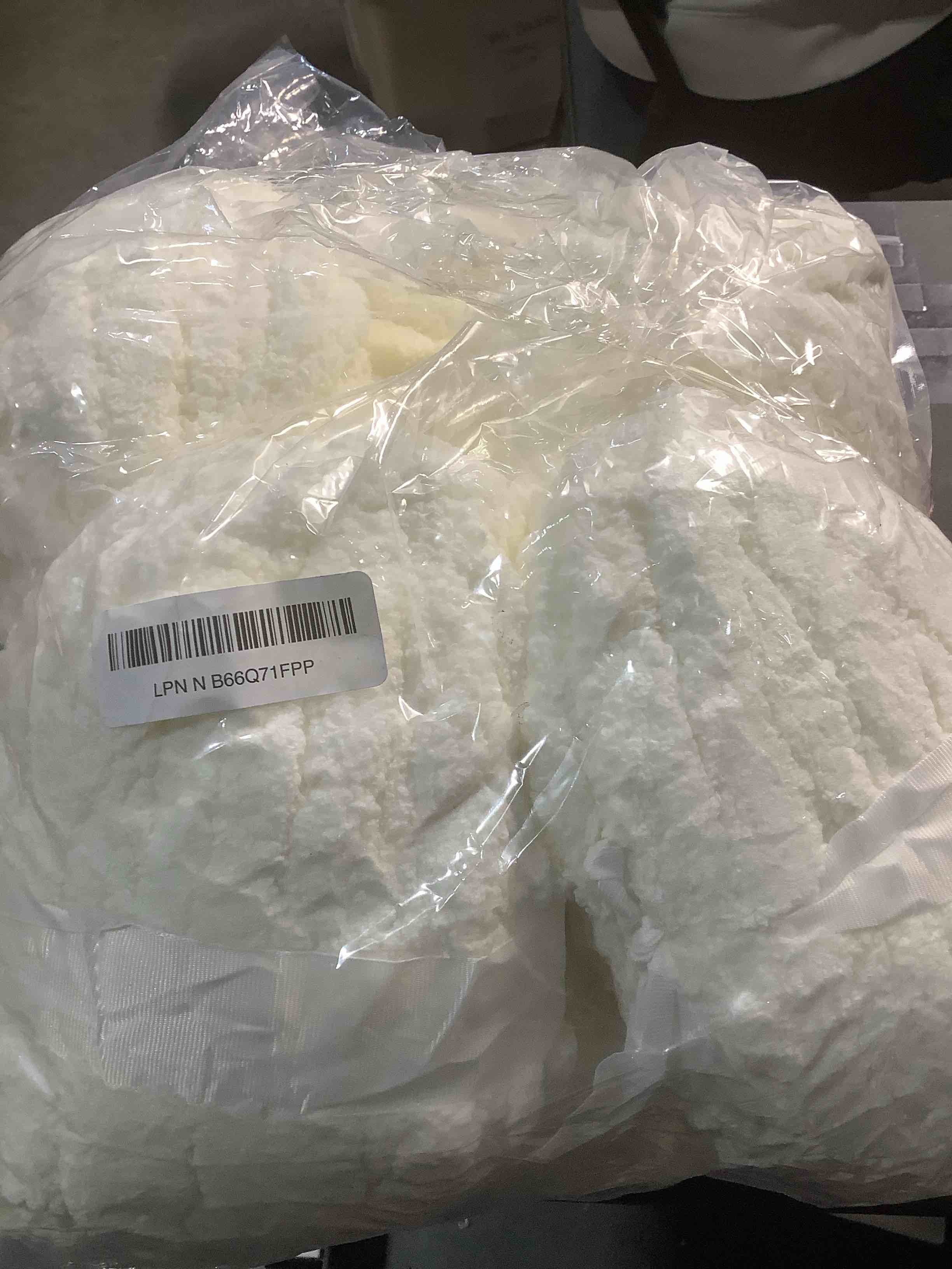 Condition photo showing Good Condition for 8 Pack Chunky Yarn for Hand Knitting - Chenille Yarn for Crocheting - 224 Yds Chunky Blanket Yarn Jumbo, Bulky Thick Fluffy for Knitting Blankets, Super Bulky Yarn 61.6 Oz (Milk White)