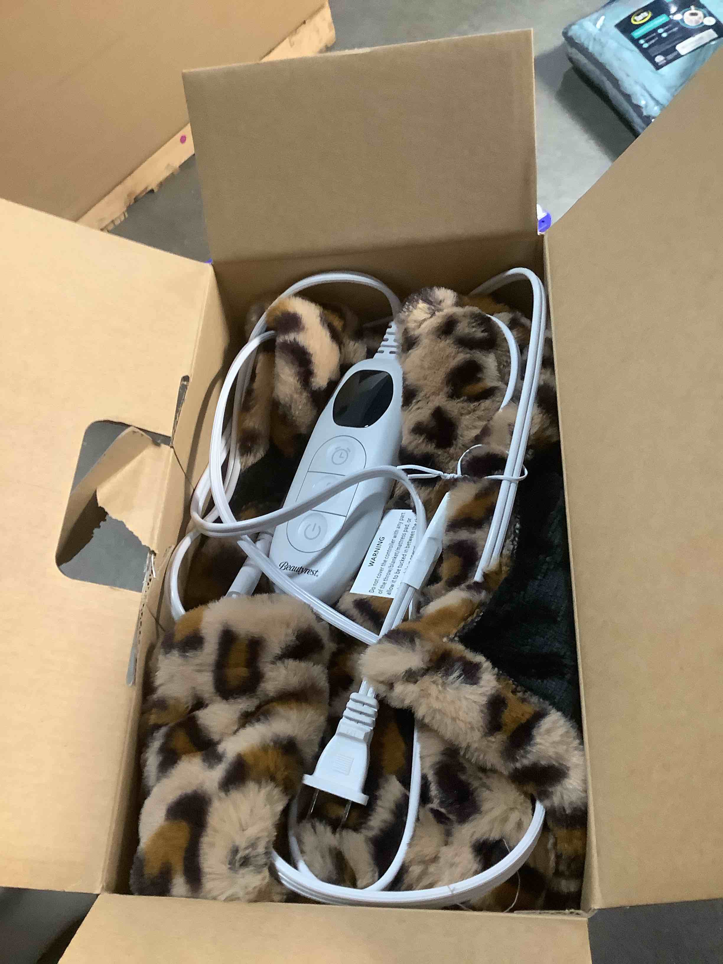 Condition photo showing Good Condition for Beautyrest Long Brushed Faux Fur Ogee Textured Design Electric Blanket, Auto Shut Off, Virtually Zero EMF, Multi Heat Setting, UL Certified, Machine Washable, Leopard Throw 50x60 Leopard 50x60"