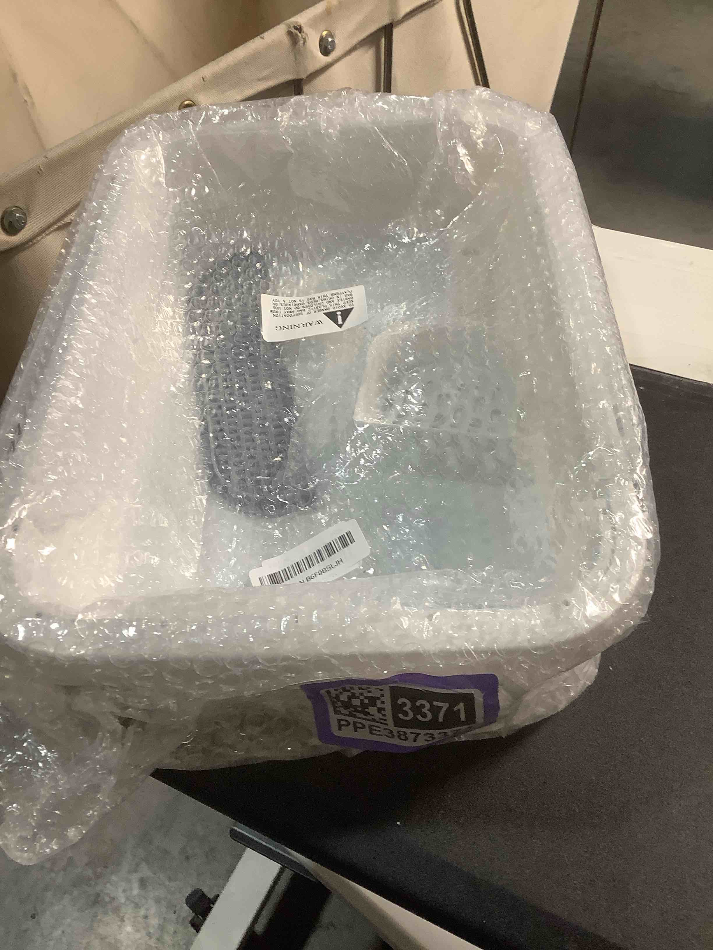 Condition photo showing Good Condition for kathson Open Cat Litter Box with High Side,Anti-Splashing Cats Litter Pan,Kitten Toilet with Litter Sifting Scoop,Semi-Enclosed Removable Kittens Litter for Boxes Easy to Clean No Odor 11×17×7 inches White size:M