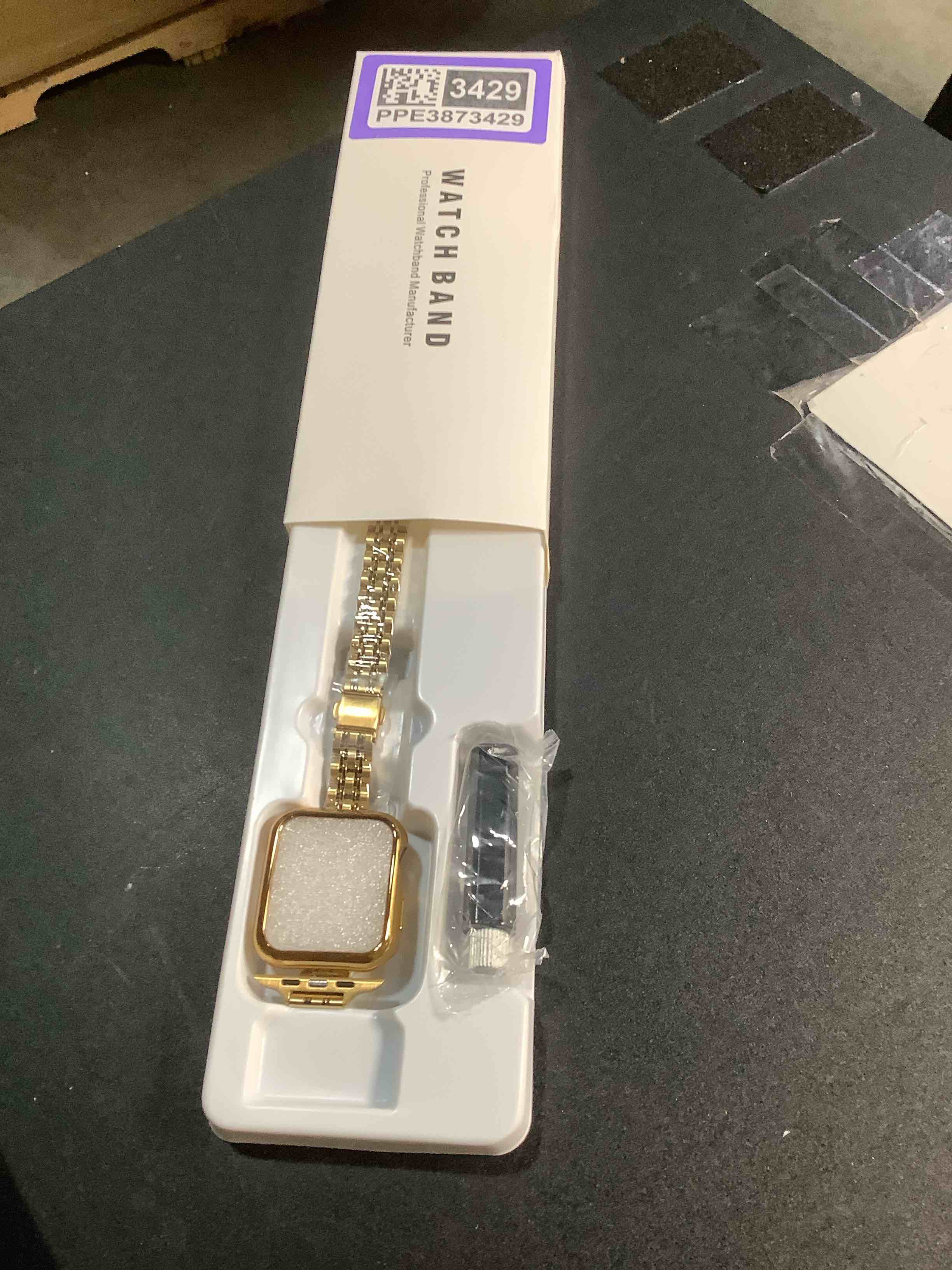Condition photo showing Good Condition for Slim Watch Band Compatible with Apple Watch 41mm 45mm 42mm 44mm 40mm 38mm Metal Stainless Steel Watchband Suitable for iWatch 10/9/8/7/6/5/4/3/2/1/SE Series Women Luxury Strap 42mm 44mm 45mm Gold