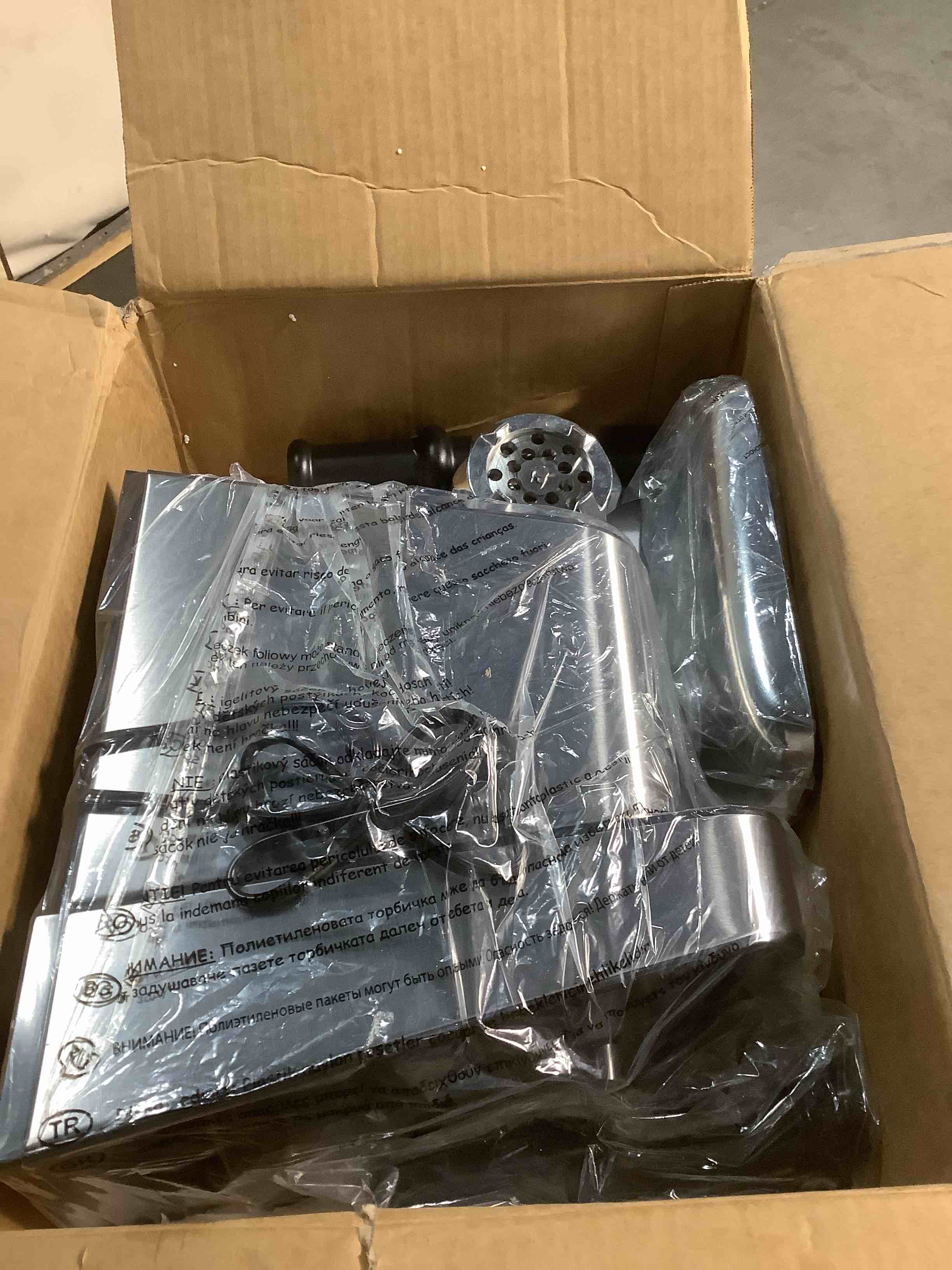 Condition photo showing Good Condition for AAOBOSI Meat Grinder Electric, [3000W Max] Meat Grinder Heavy Duty with 2 Stainless Steel Blades & 4 Grinding Plates, Sausage Maker & Kibbe Kit for Home Kitchen Using Standard Stainless Steel