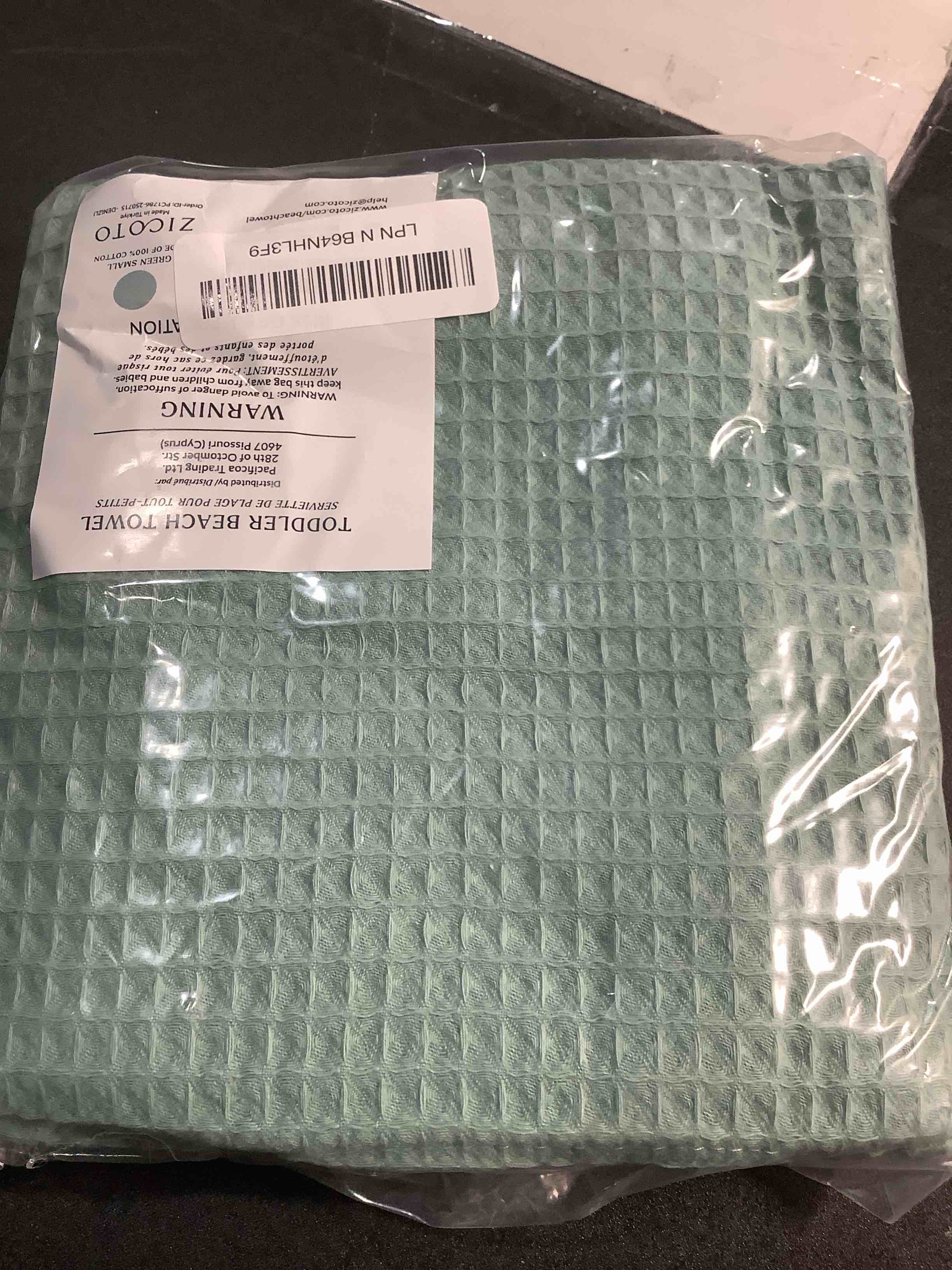 Condition photo showing Good Condition for ZICOTO Soft Hooded Beach Towel for Kids - Cute Towel for Babies and Toddler Made of Waffle Cotton - Perfect Lightweight and Absorbent for Bath, Beach, Pool Green Small (0-3 yrs)