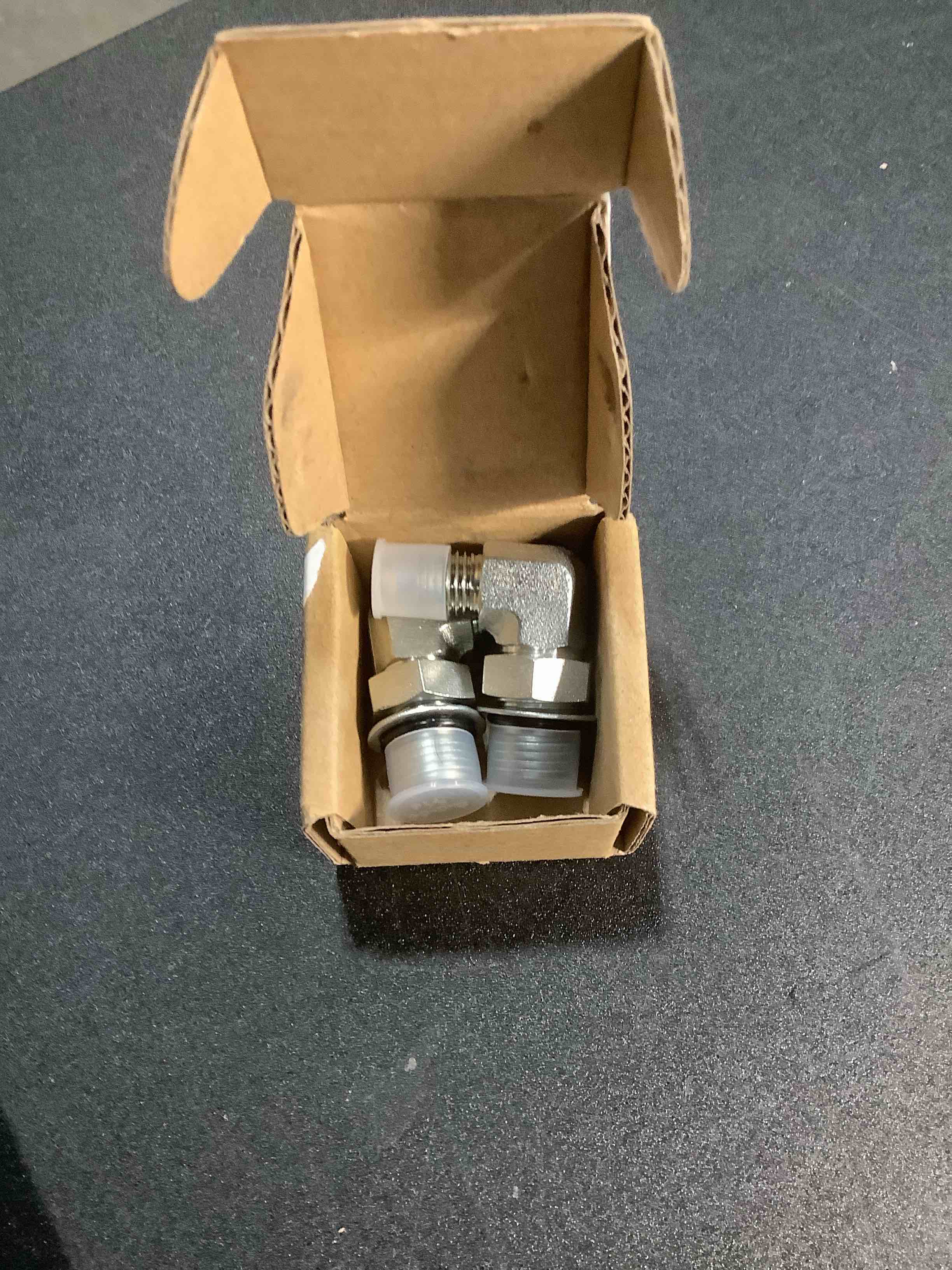Condition photo showing Good Condition for 1/4" Male JIC 37° x 3/8" Male SAE ORB 90° Elbow Adapter, 6801-04-06 Hydraulic Fitting, SAE J514 & J1926 Standards Carbon Steel Pipe Joints Connector for Hydraulic Systems (2 Pack)