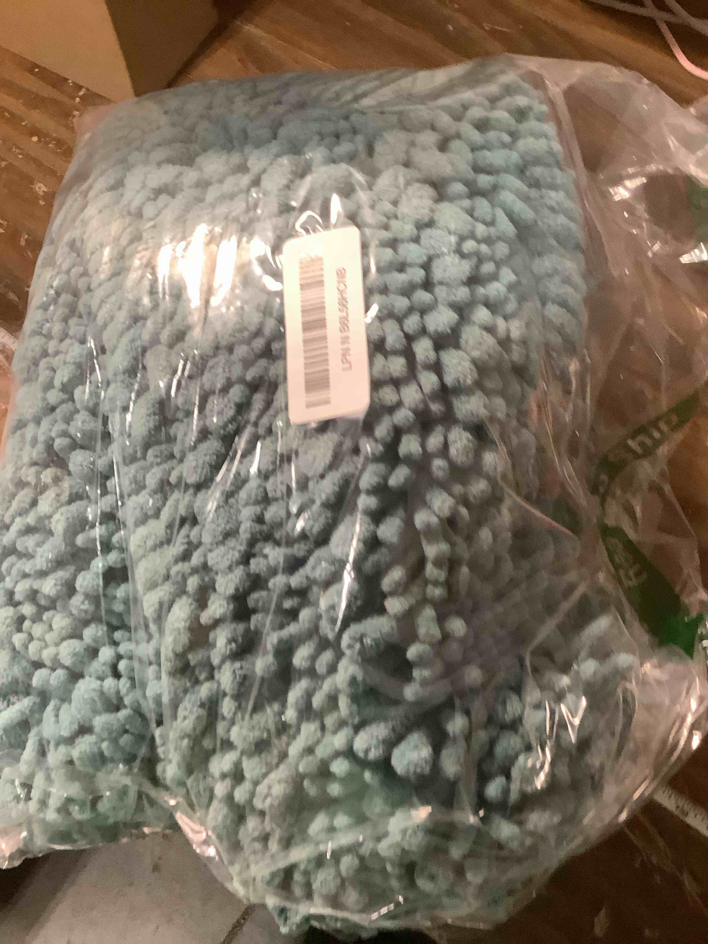 Condition photo showing Good Condition for Yimobra Bathroom Rugs Non Slip Washable 32x20 Inch - Ultra Soft Absorbent Chenille Bath Mat, Quick Dry Shaggy Floor Carpet for Tub Shower, Teal Blue Home Decor Accessories 32" x 20" Teal Blue