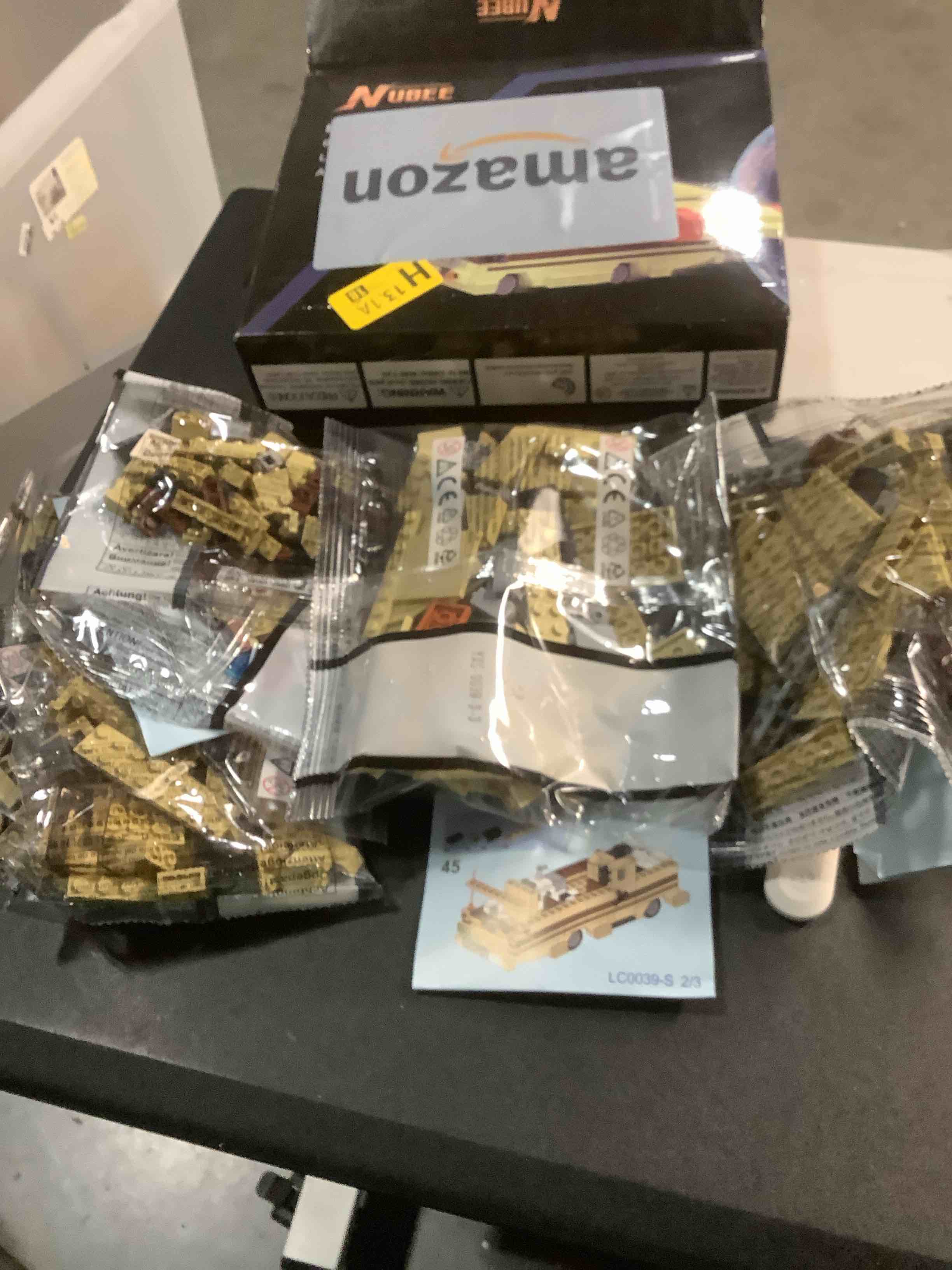 Condition photo showing New/Like New for Nubee Spaceballs Eagle 5 Building Set, Space Movie Car Moc Model with Cockpit Secret Hyper-Jets Periscope Barf's Room, Birthday Gift for Fans Teens Kids 8+ (667Pcs)