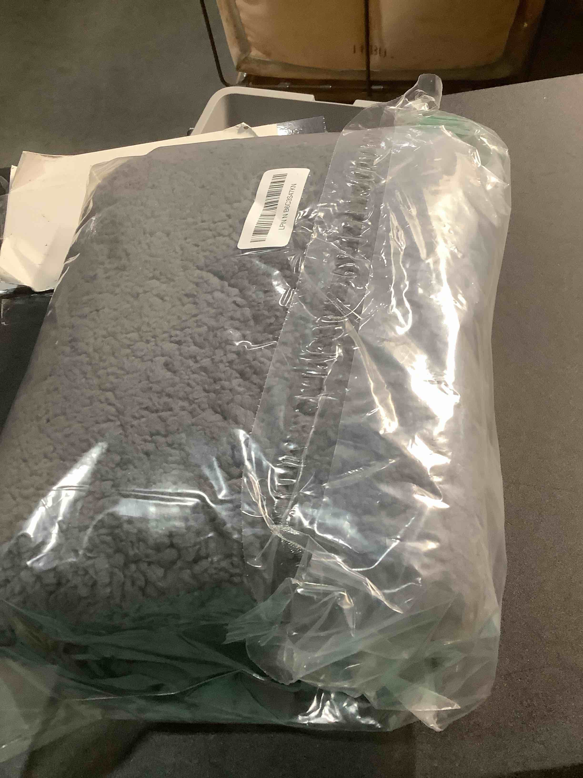 Condition photo showing Good Condition for Self Warming Cat Bed Self Heating Cat Dog Mat 24 x 18 inch Extra Warm Thermal Pet Pad for Indoor Outdoor Pets with Removable Cover Non-Slip Bottom Washable Non Electric 24.0"L x 18.0"W x 1.0"Th Dark Grey
