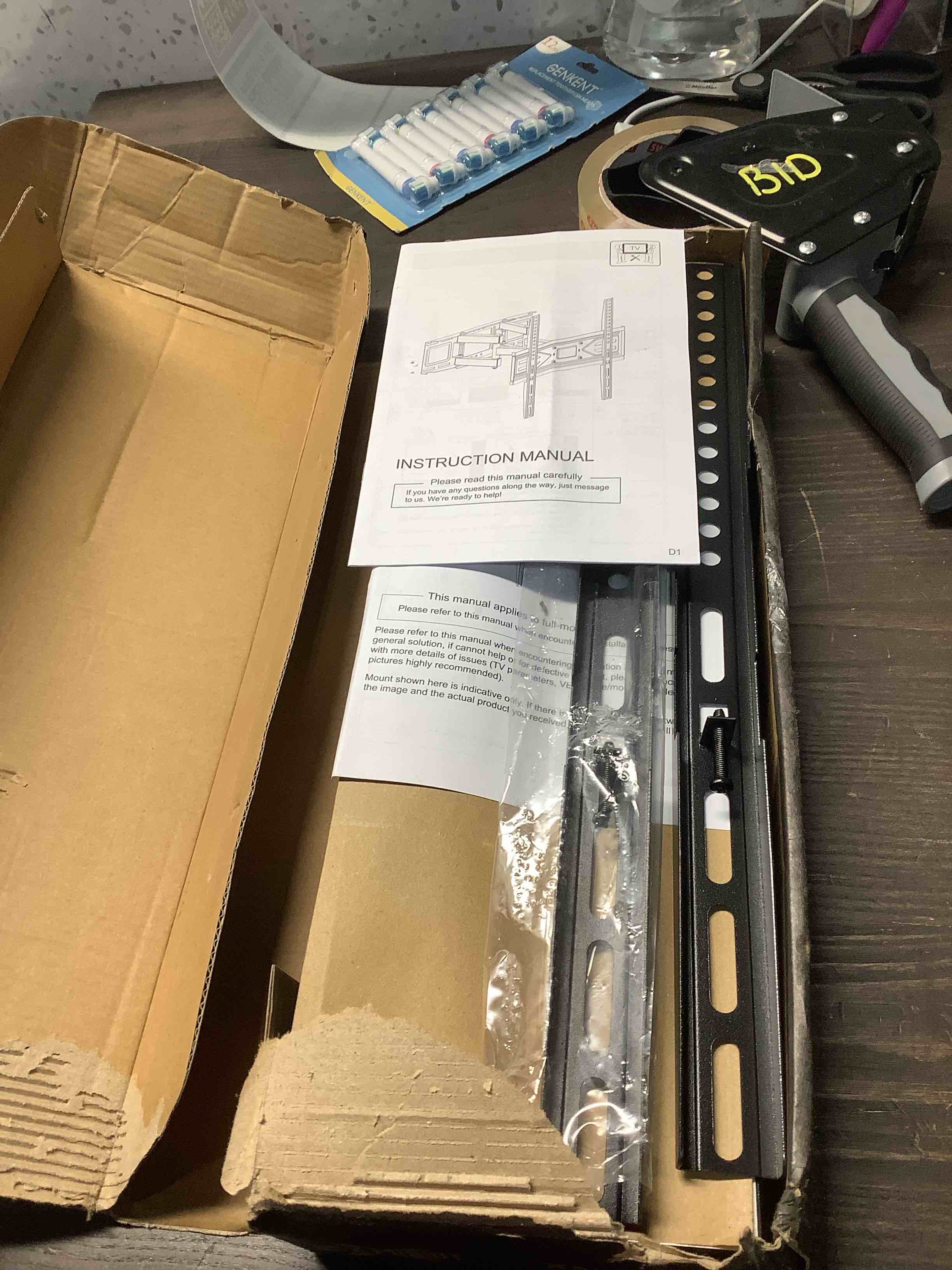 Condition photo showing Good Condition for USX MOUNT Full Motion TV Wall Mount for Most 32-70 inch TVs up to 99 lbs, Wall Mount Bracket with Dual Articulating Arms, Swivel, Tilt, Max VESA 400x400mm, TV Mount Fits 12”/16” Wood Studs 32-70 inch, 99 lb