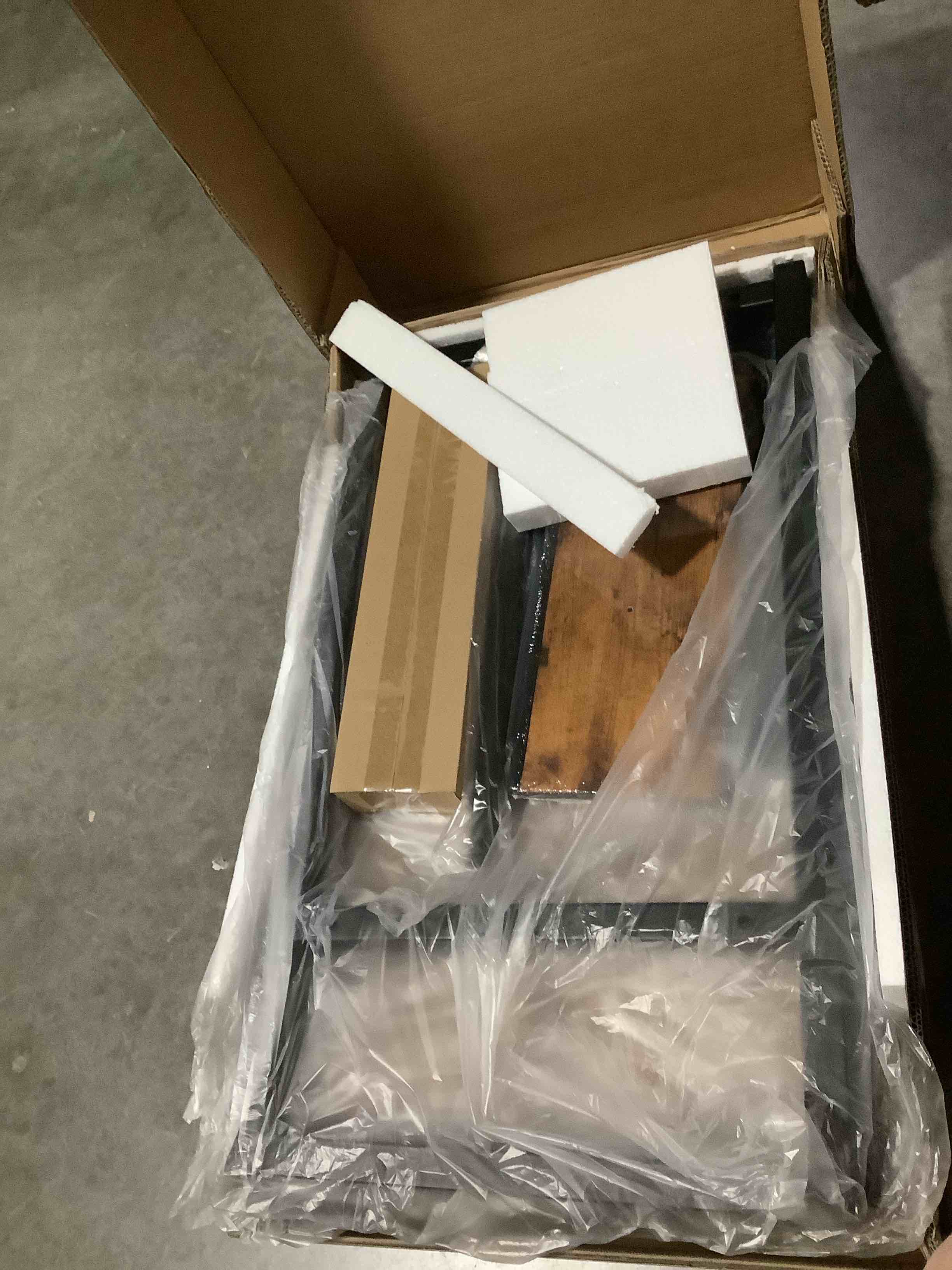 https://s3.amazonaws.com/lotting-images-prod/NKYBargainOutlett/PPE3874891_1776524196566.jpeg