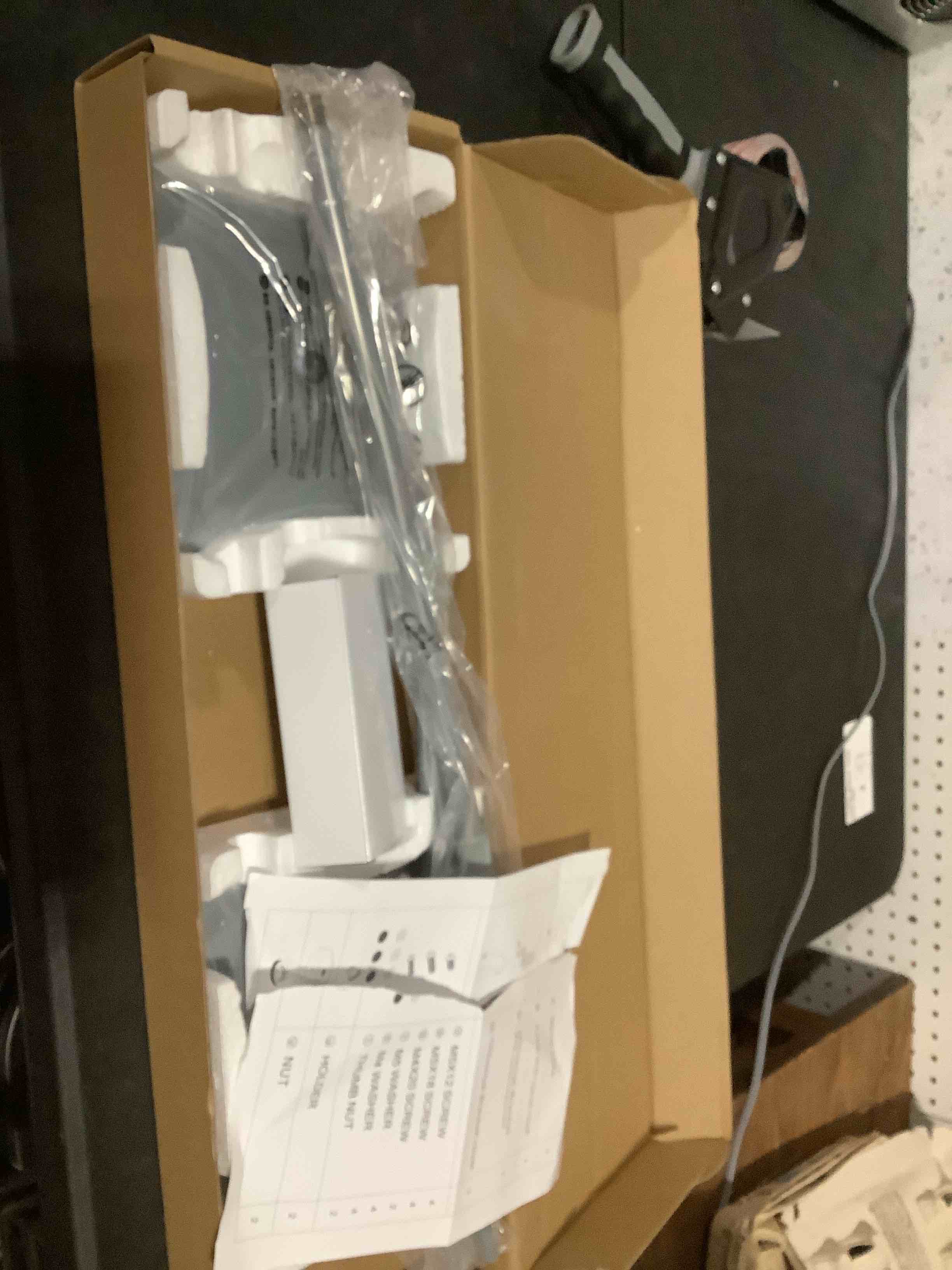 https://s3.amazonaws.com/lotting-images-prod/NKYBargainOutlett/PPE3874897_1776533099244.jpeg