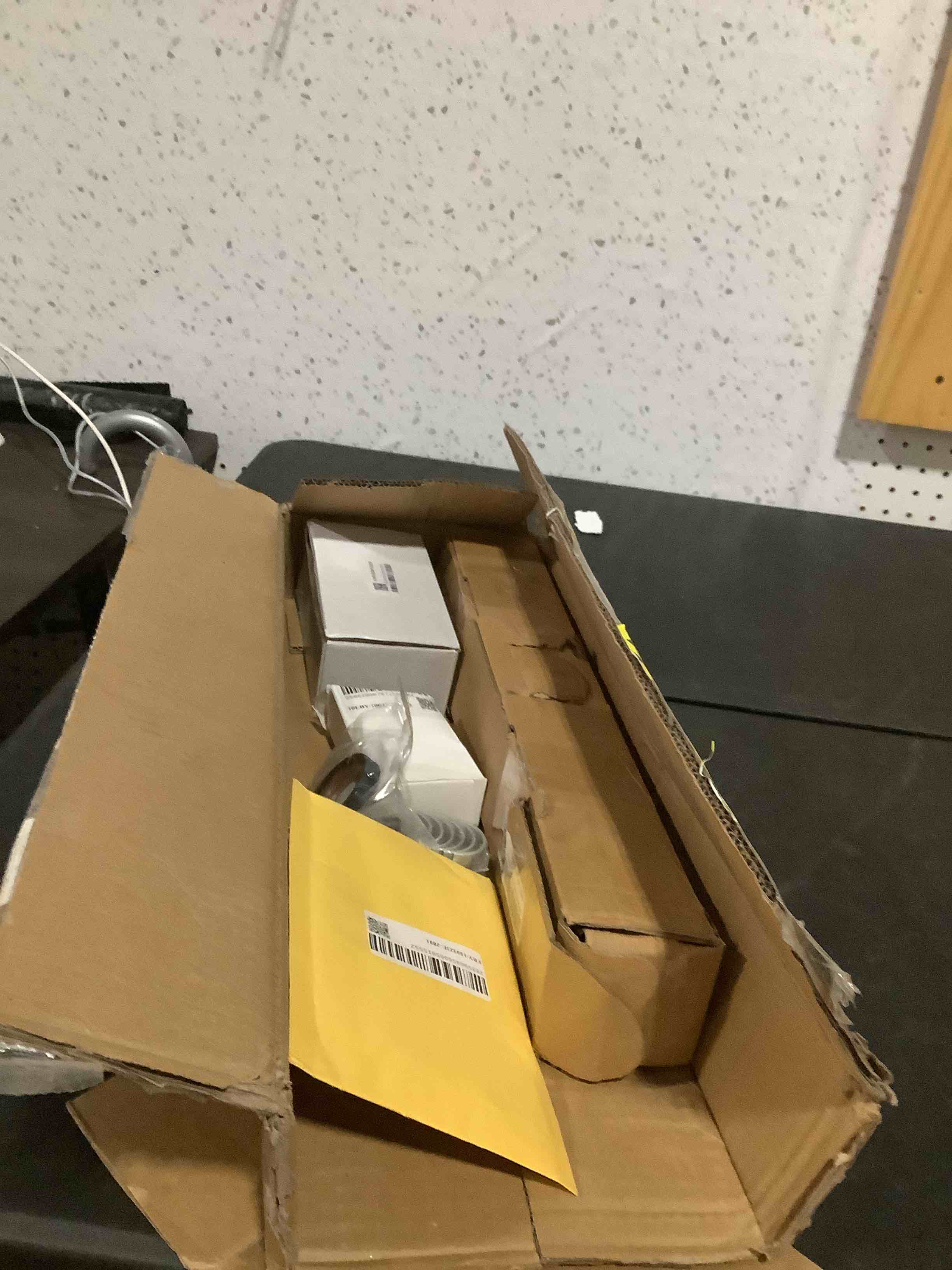 https://s3.amazonaws.com/lotting-images-prod/NKYBargainOutlett/PPE3874935_1776891069744.jpeg