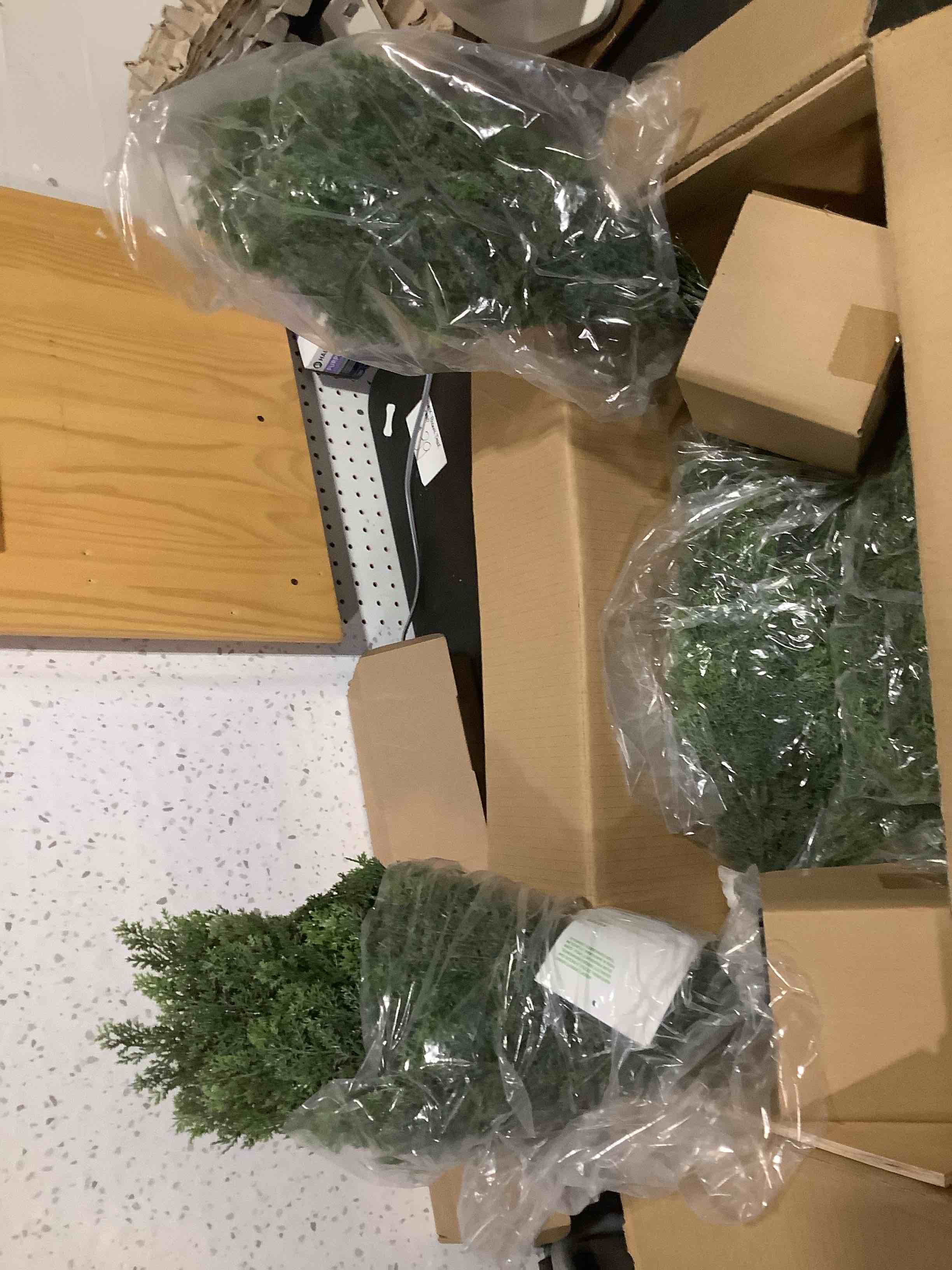 https://s3.amazonaws.com/lotting-images-prod/NKYBargainOutlett/PPE3874956_1776966164922.jpeg