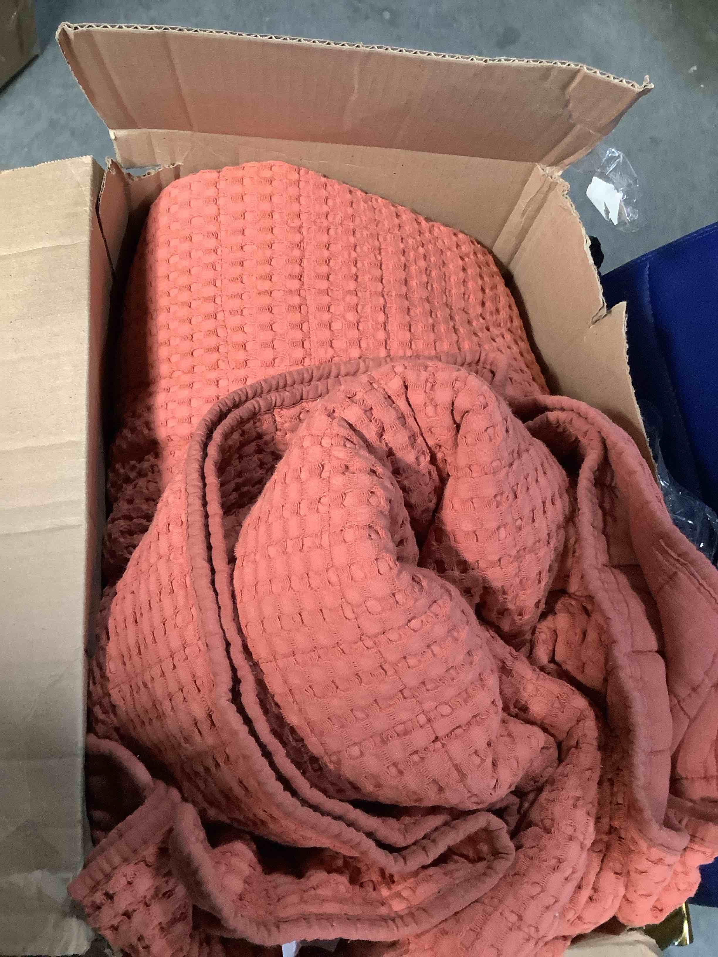 Condition photo showing Good Condition for phf ultra soft waffle weave comforter set queen size, 3 pieces lightweight breathable comfy bedding set, comfy textured 1 comforter with 2 pillow shams, terra cotta