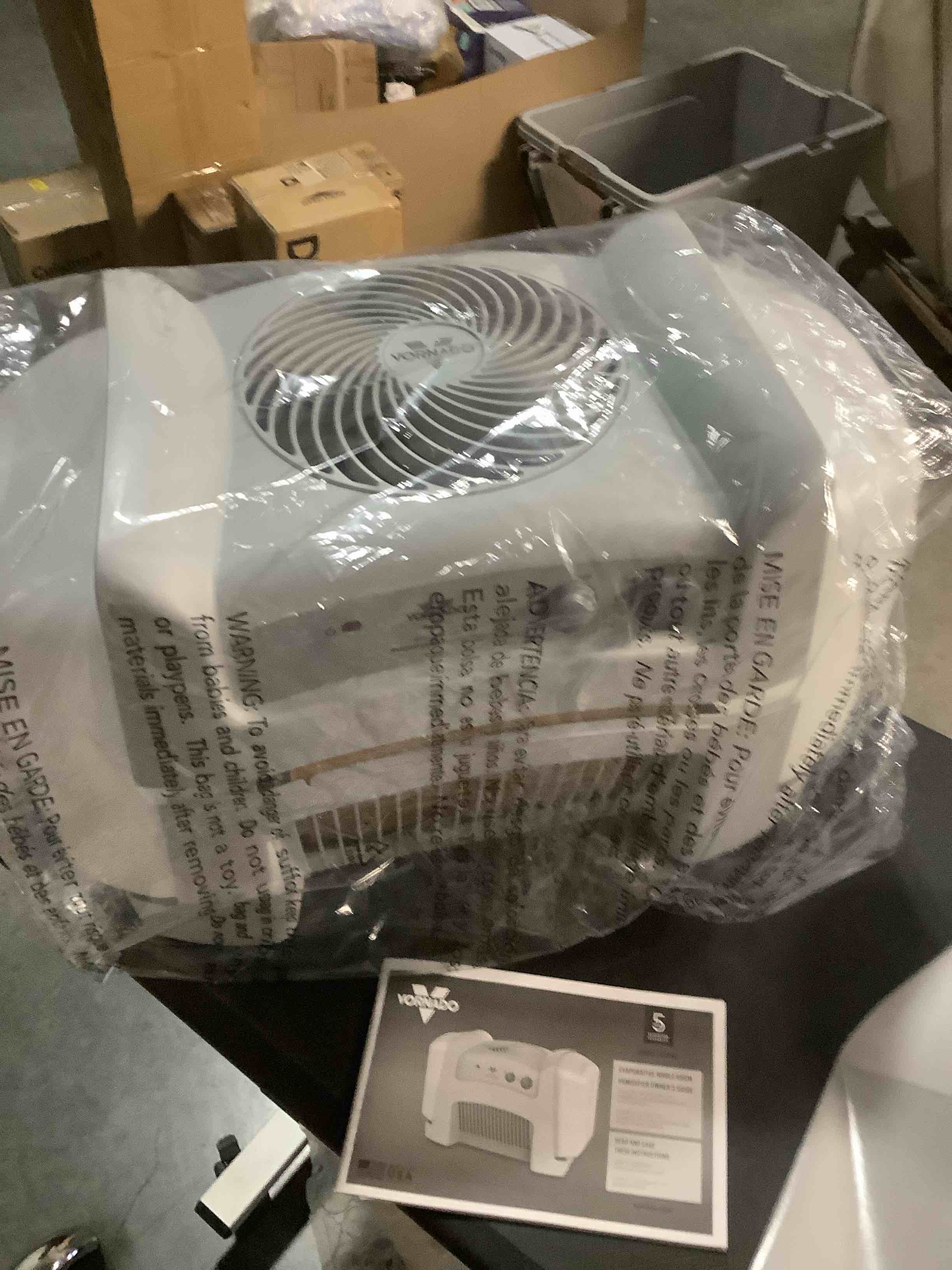 Condition photo showing Good Condition for Vornado Evap40 4-Gallon Evaporative Humidifier, Adjustable Humidistat, 3 Speed Settings, Coverage up to 1,000 sqft, 4-Gallon Output (24 Hrs), Dual Tank, Perfect for Home, Bedroom, and Large Spaces