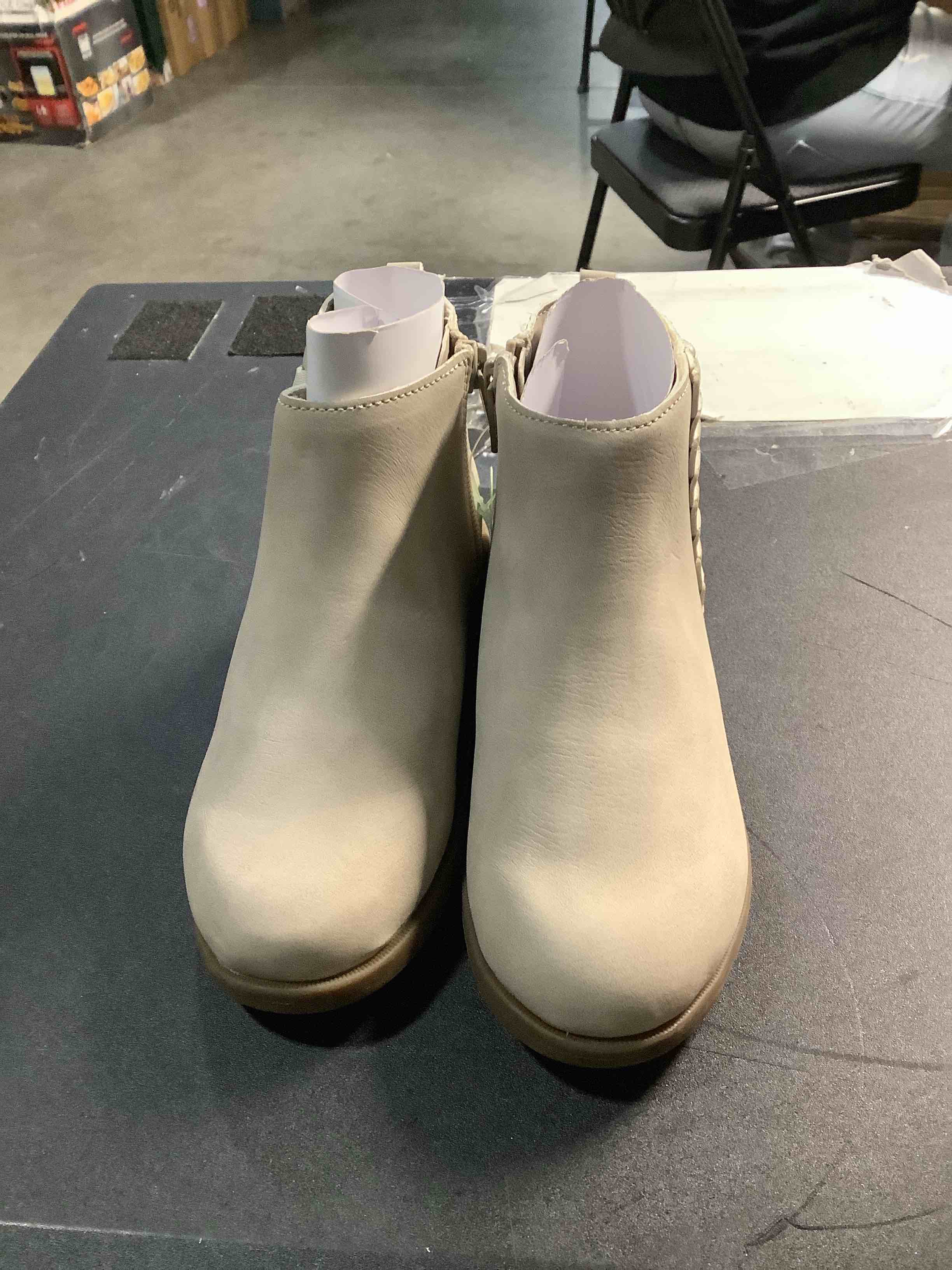 Condition photo showing New/Like New for stride rite kids' sr carolyn. 11.5