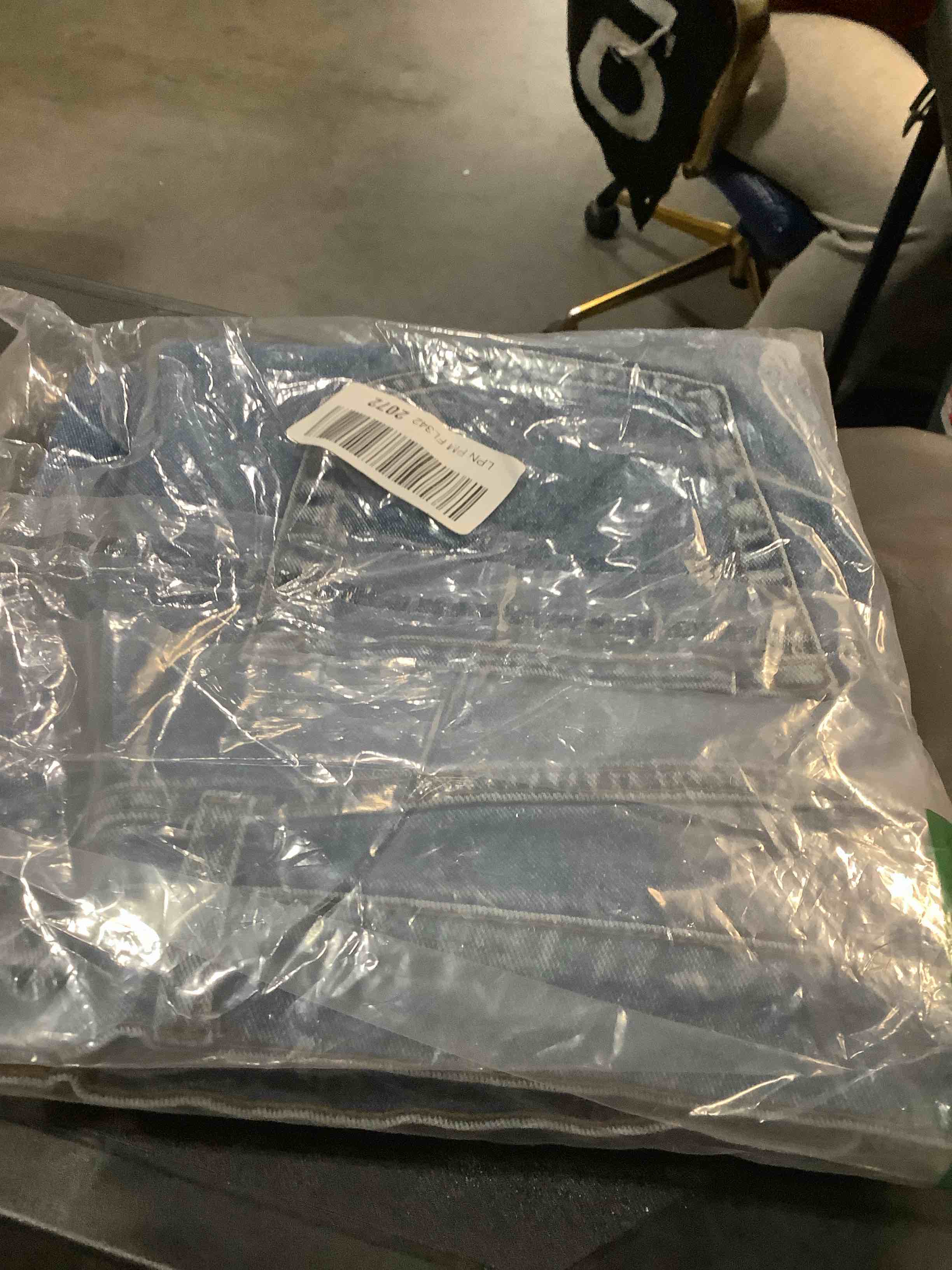 https://s3.amazonaws.com/lotting-images-prod/NKYBargainOutlett/PPE3877983_1777662567004.jpeg