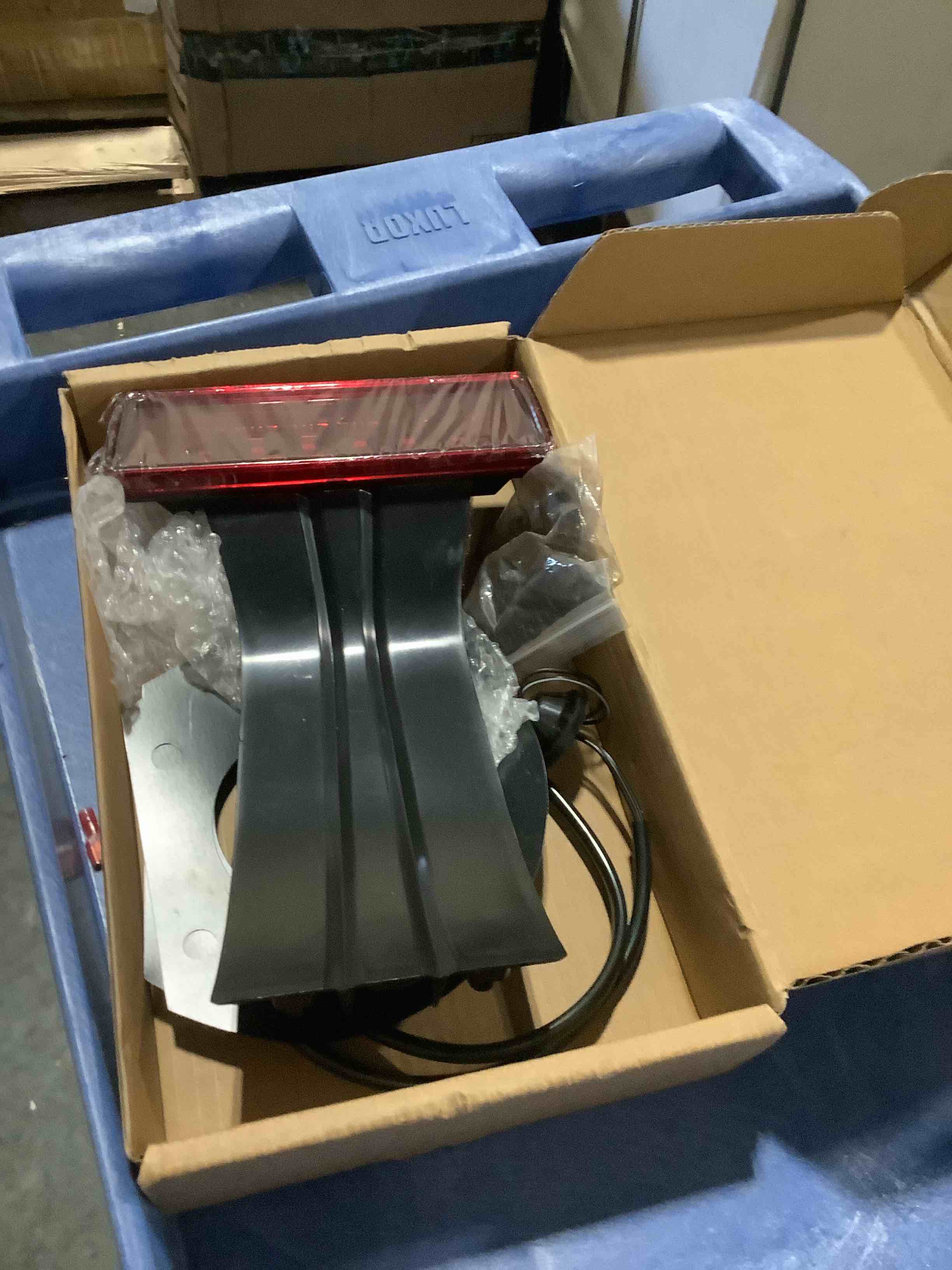 https://s3.amazonaws.com/lotting-images-prod/NKYBargainOutlett/PPE3878274_1778339139372.jpeg