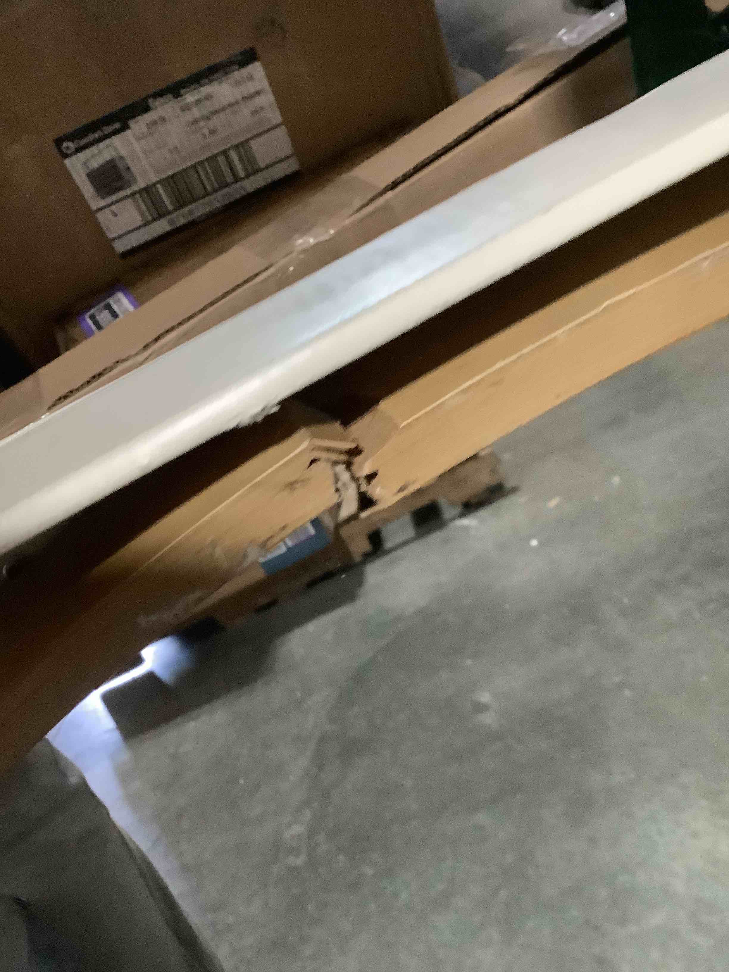 https://s3.amazonaws.com/lotting-images-prod/NKYBargainOutlett/PPE3878283_1778346073932.jpeg
