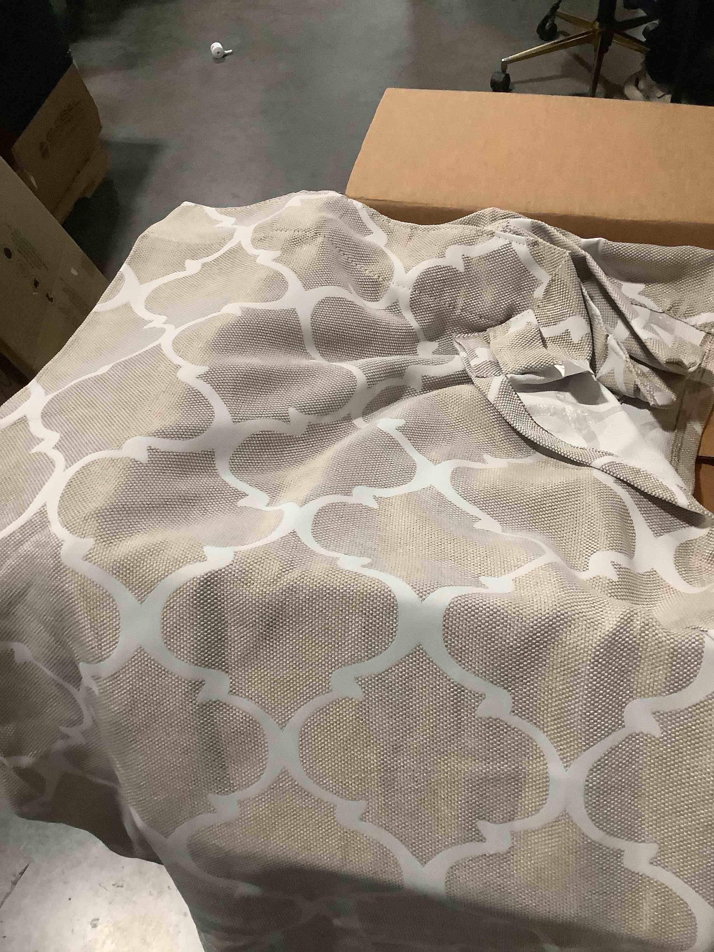 https://s3.amazonaws.com/lotting-images-prod/NKYBargainOutlett/PPE3878300_1778601309067.jpeg