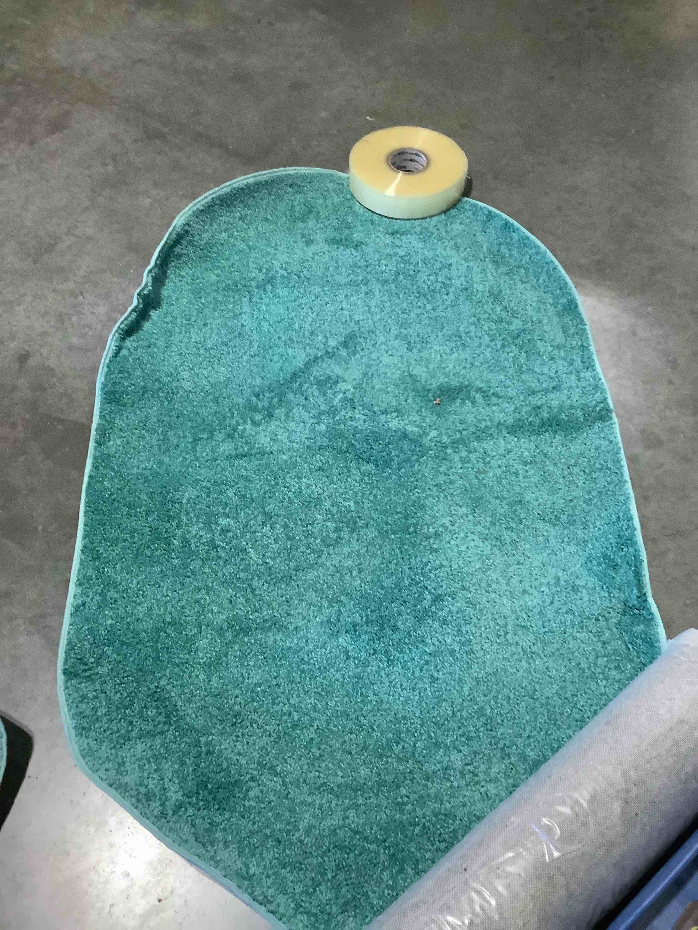 Condition photo showing Good Condition for similar product color is teal jonathan y haze solid low-pile turquoise 3x5 oval indoor area rug, coastal,bohemian,minimalist,classic, easy-cleaning for living room,bedroom,kitchen,pet friendly,non-shedding (seu100h-3ov)