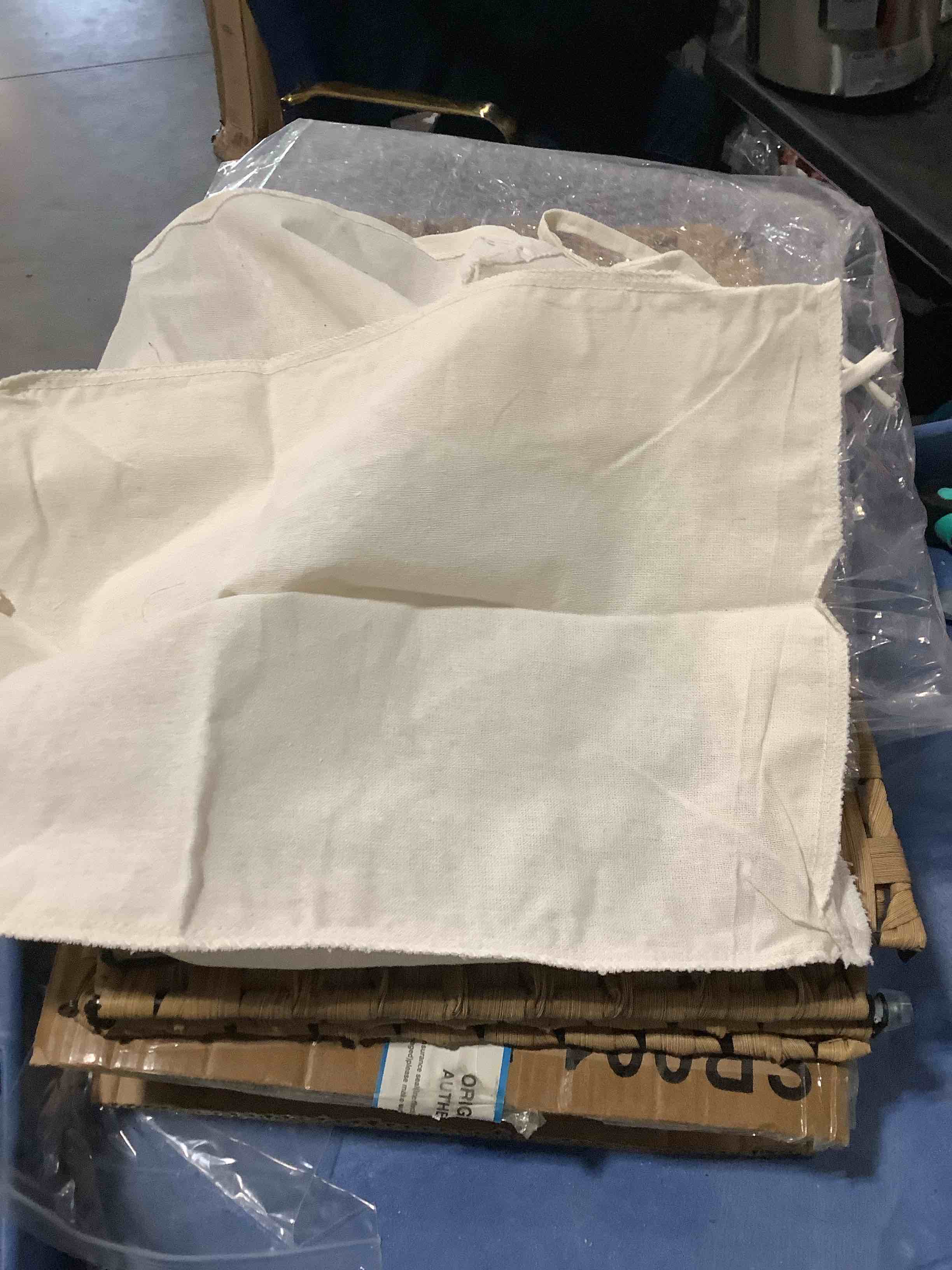 https://s3.amazonaws.com/lotting-images-prod/NKYBargainOutlett/PPE3878395_1778776269283.jpeg
